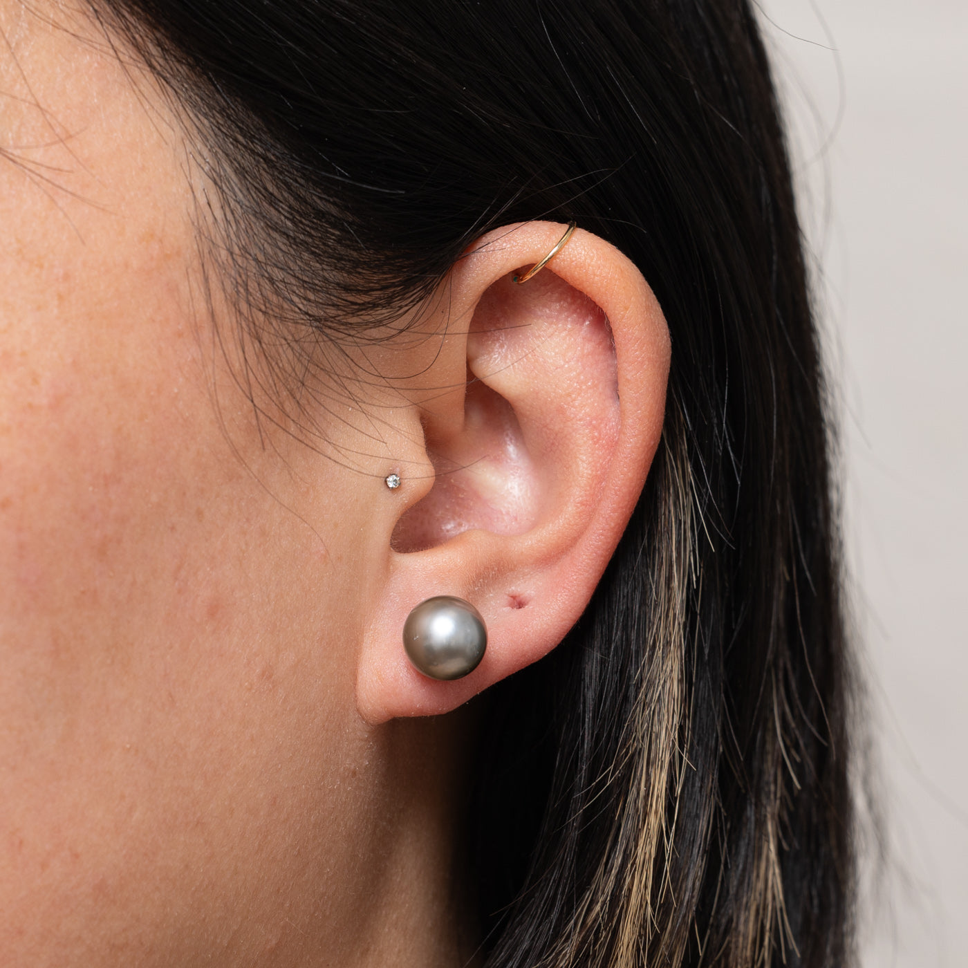 14k Grey Pearl Studs