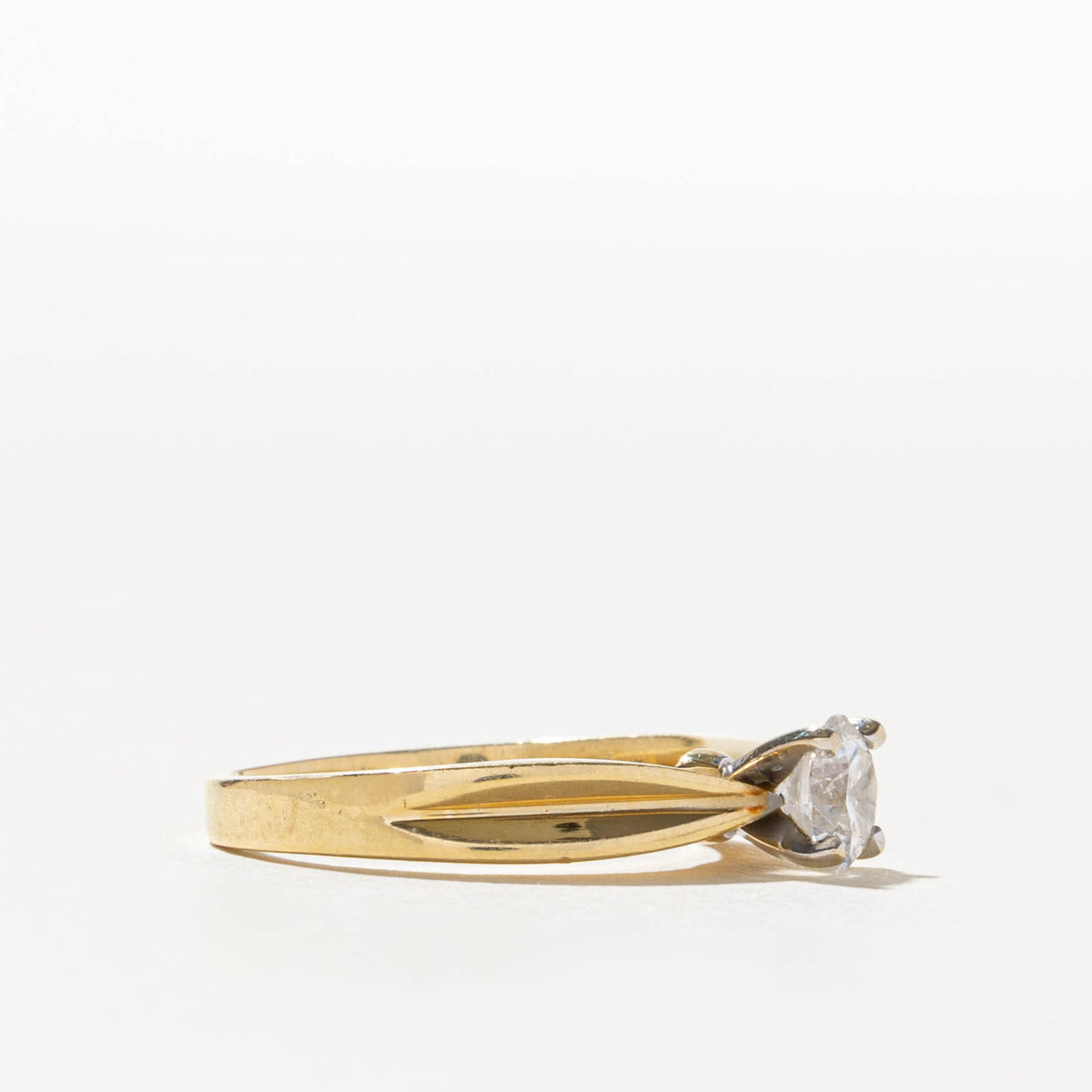 18k Solitaire Diamond Grooved Reverse Tapered Ring | 0.60ct I1 F/G | SZ 5.75