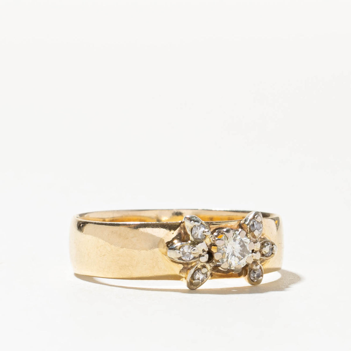 14k Diamond Petal Accented Ring | 0.14ctw | SZ 8