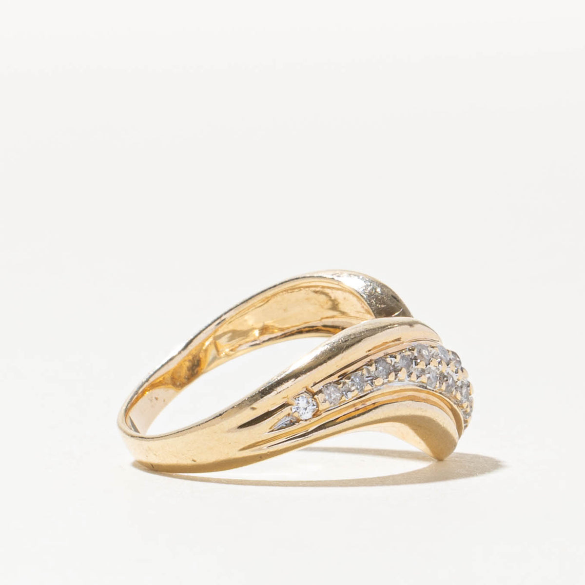 10k Diamond Accented Grooved Chevron Ring | 0.12ctw | SZ 5