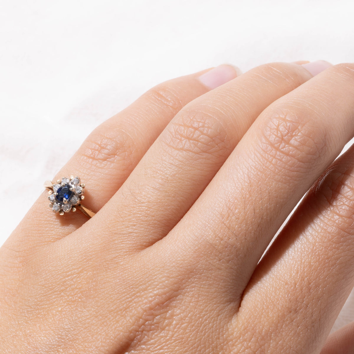 10k Oval Cut Sapphire & Diamond Petal Halo Ring | SZ 4.25
