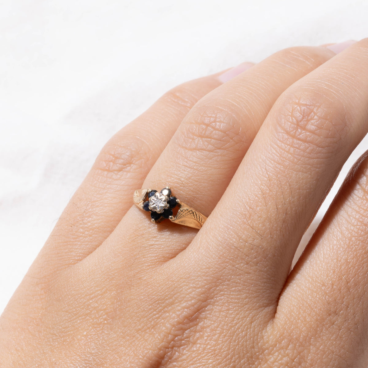9k Sapphire & Diamond Petal Cluster Engraved Ring | SZ 5.5