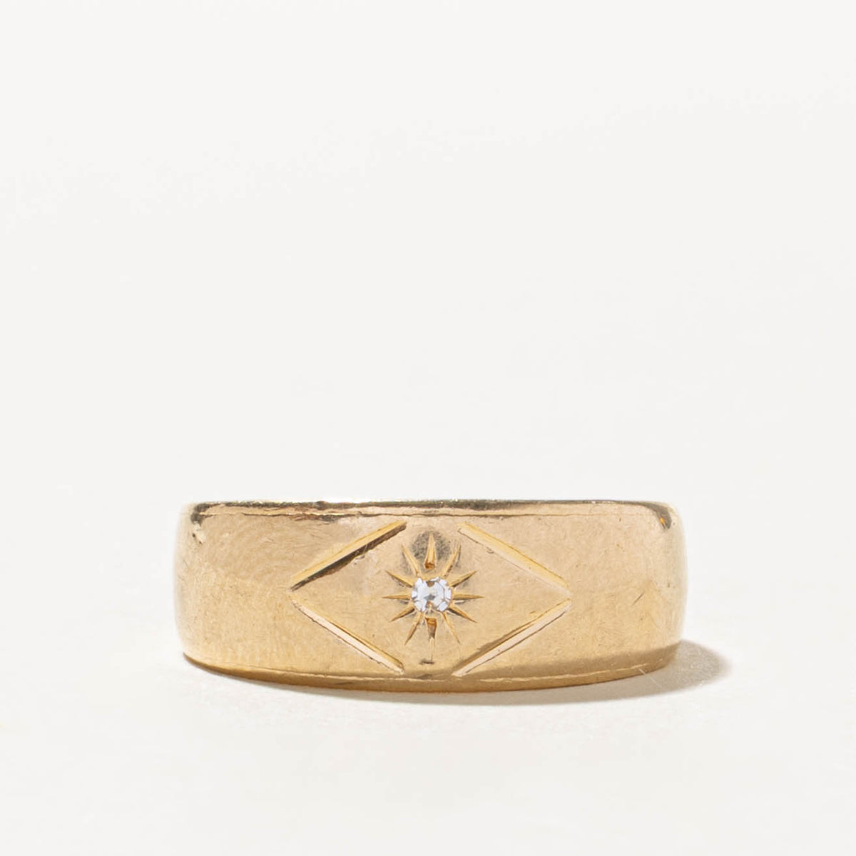 14k Star Set Diamond Engraved Band | 7.00mm | SZ 5.5