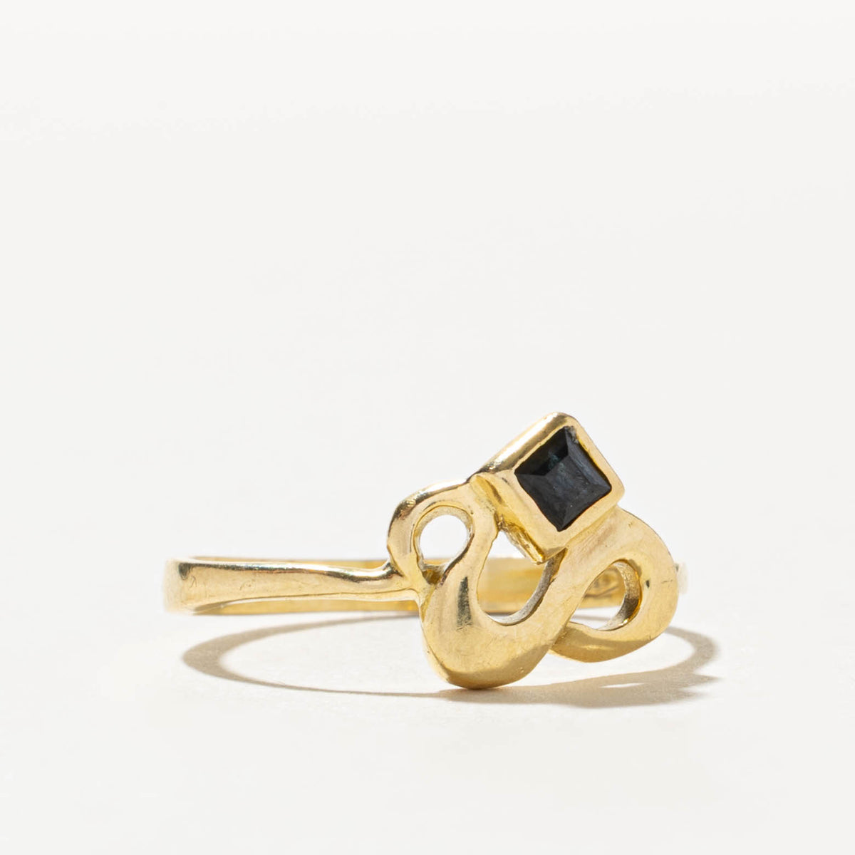18k Bezel Set Sapphire Scrollwork Wave Ring | SZ 7.5