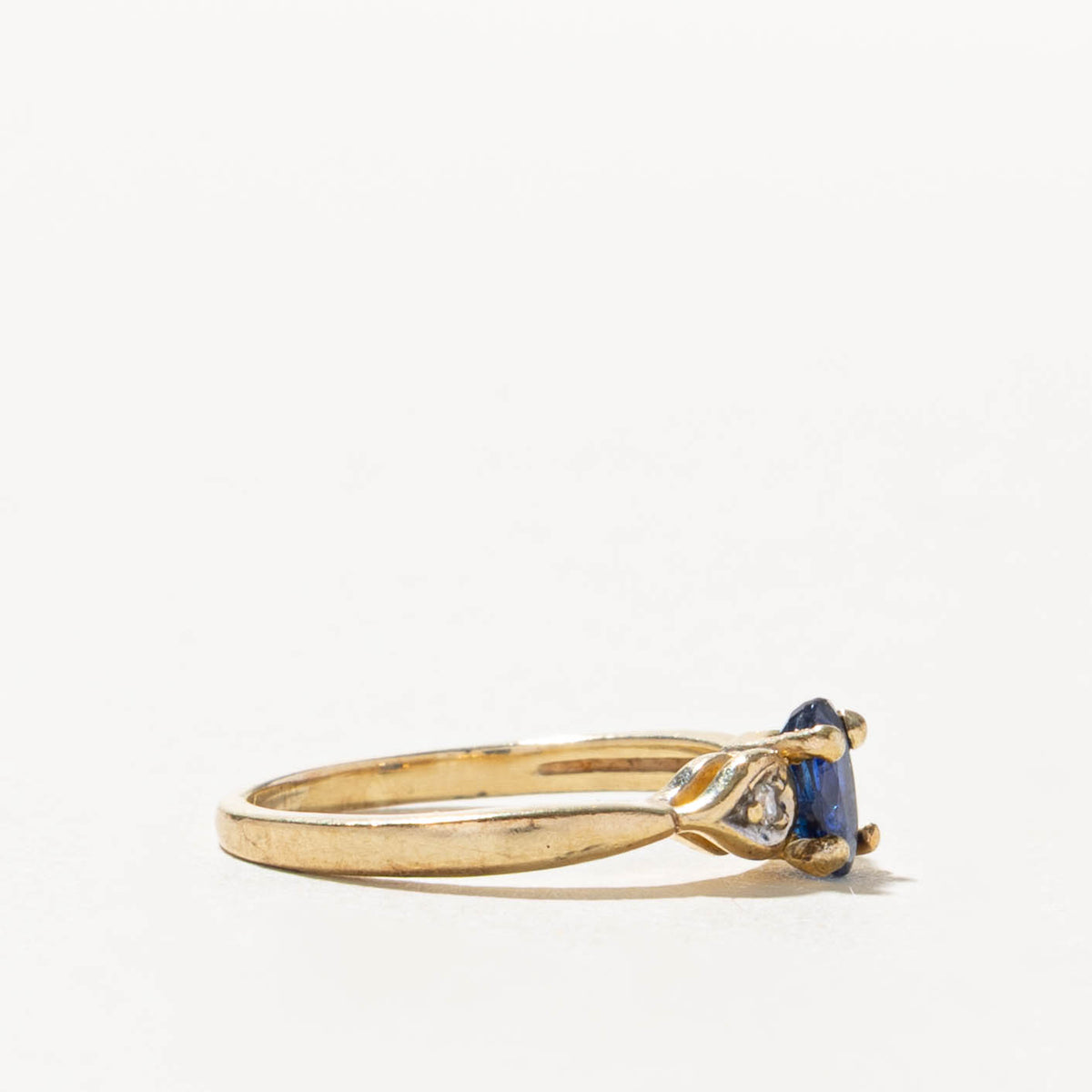 10k Oval Cut Sapphire & Diamond Accented Ring | SZ 3.5