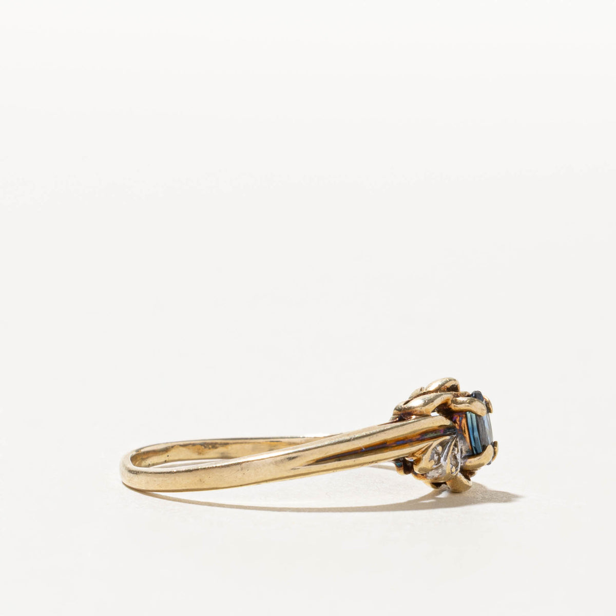 10k Sapphire & Diamond Grooved Floral Ring | SZ 8.5