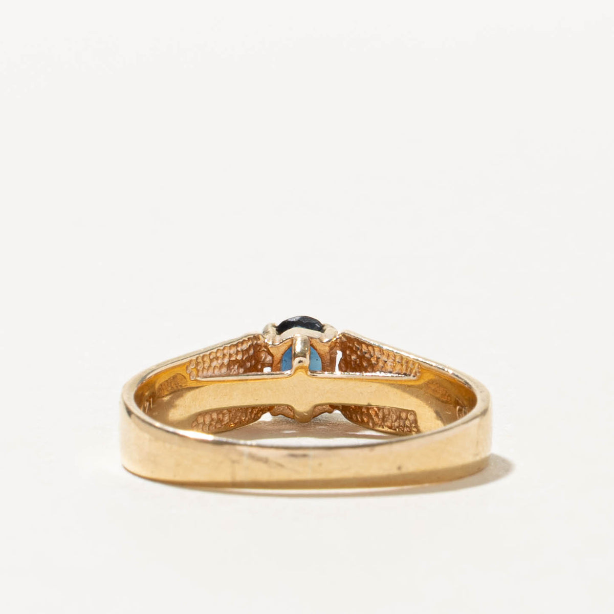 14k Oval Cut Sapphire Textured Ring | SZ 7.5