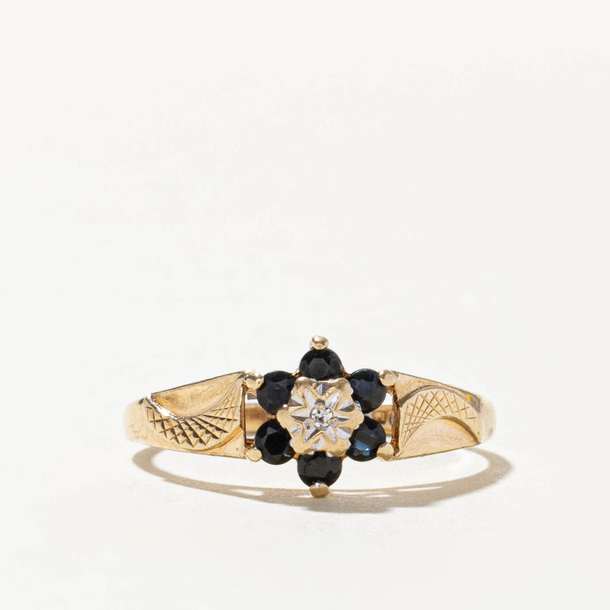 9k Sapphire & Diamond Petal Cluster Engraved Ring | SZ 5.5