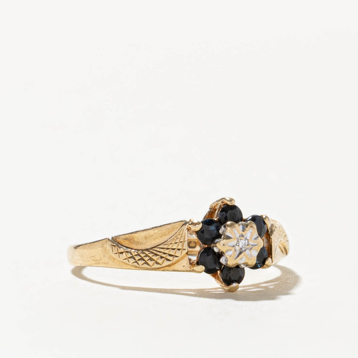 9k Sapphire & Diamond Petal Cluster Engraved Ring | SZ 5.5