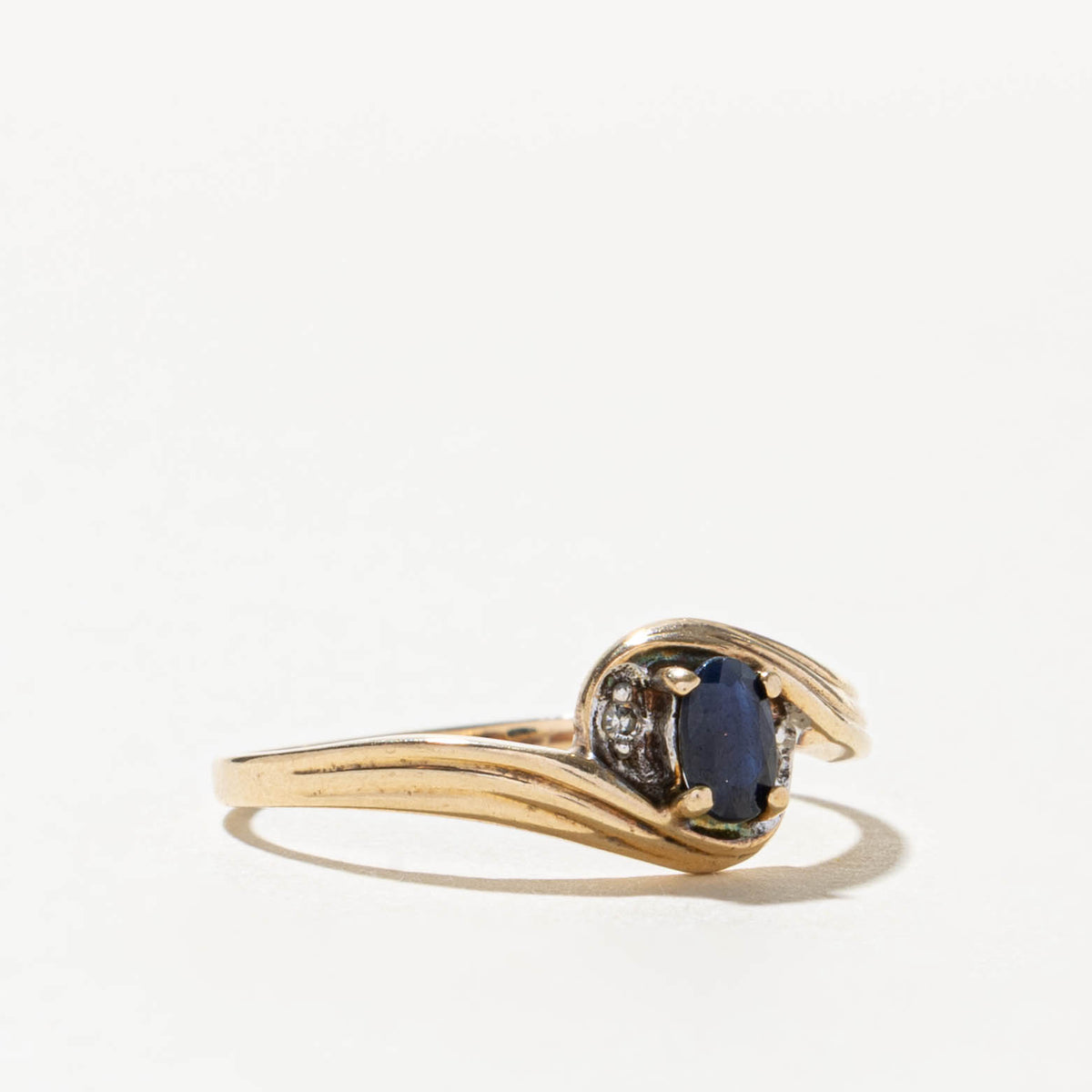 10k Sapphire & Diamond Grooved Bypass Ring | SZ 8