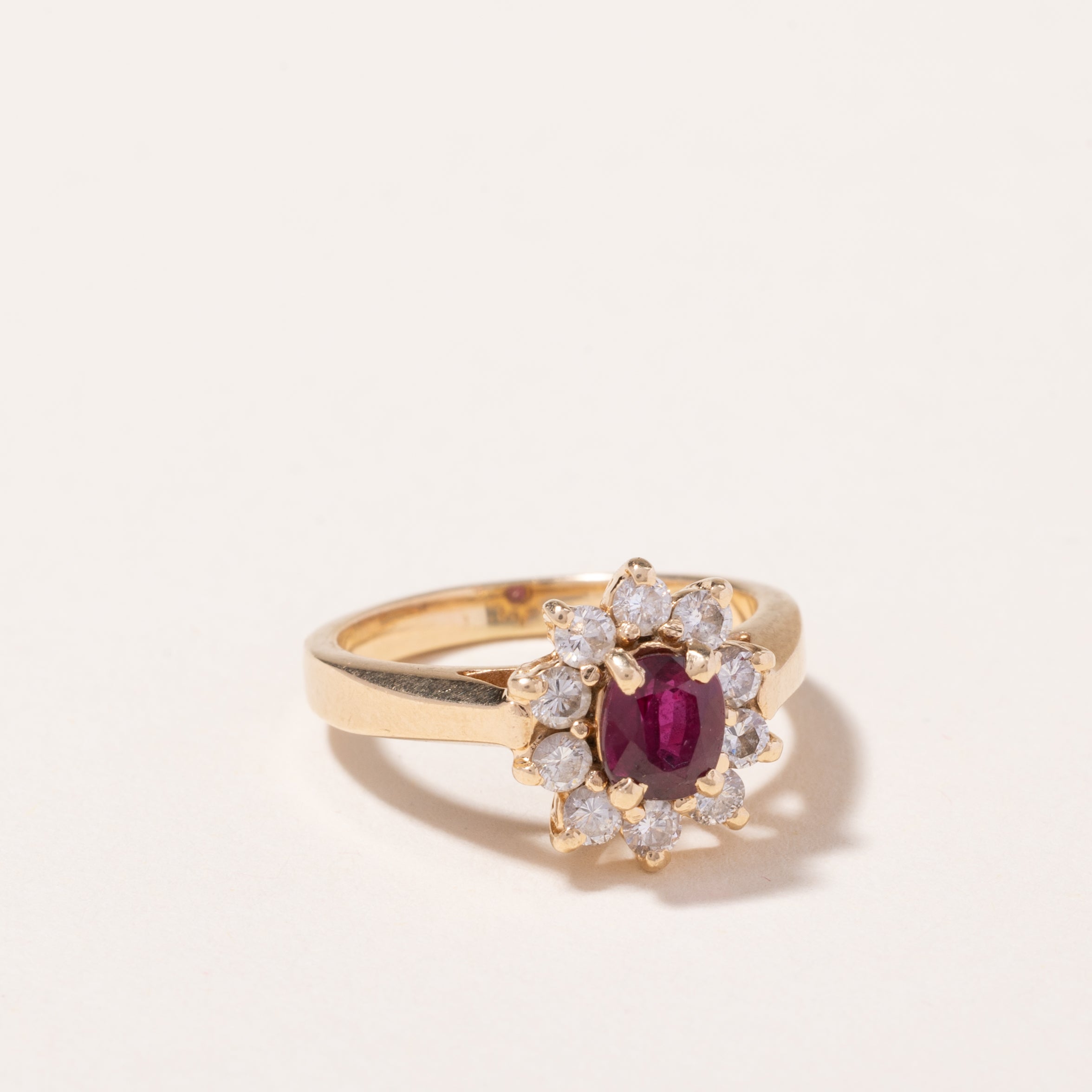 Bague en or jaune 14 carats sertie de rubis et de diamants | 0,59 ct, 0,48 ct au total | Taille 5