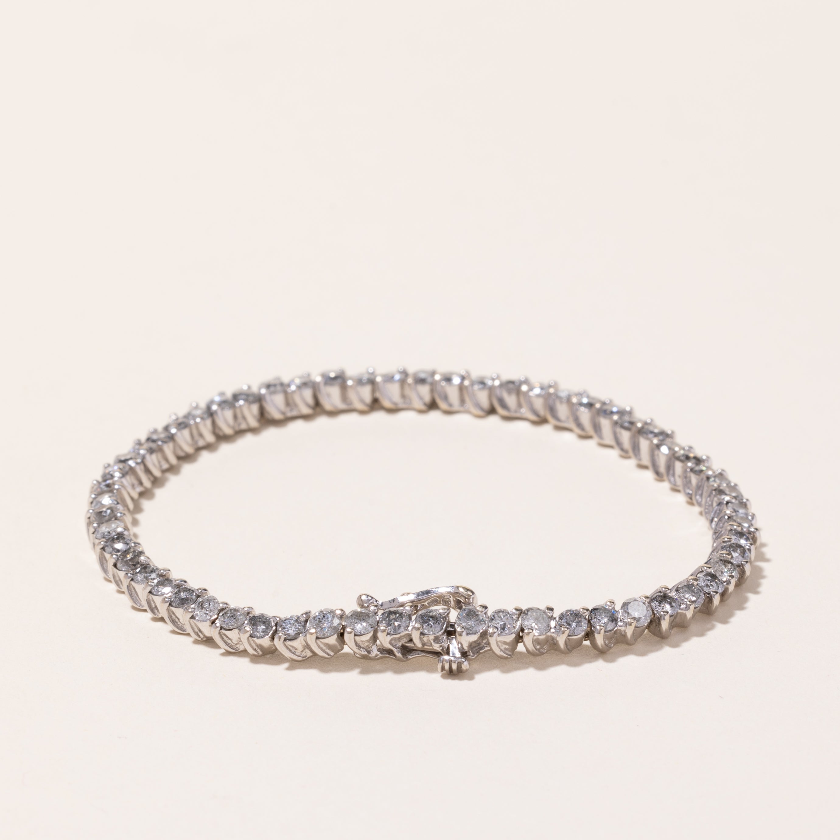 Bracelet tennis en or blanc 14 carats et diamants | 4,00 ct au total | 17,8 cm