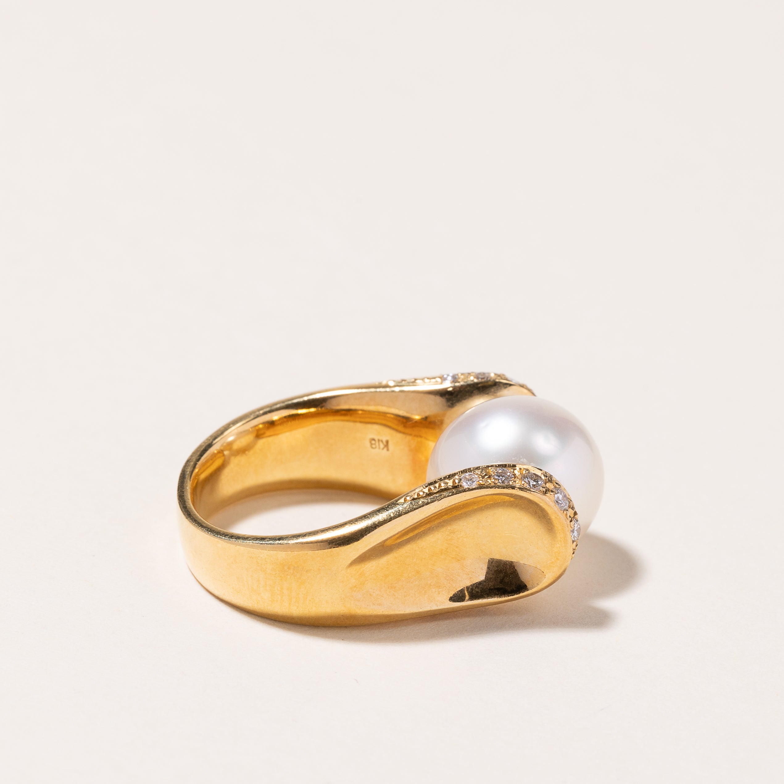 Bague en or jaune 18 carats, perle des mers du Sud et diamants | 11,50-11,80 mm, 0,30 ct | Taille 6