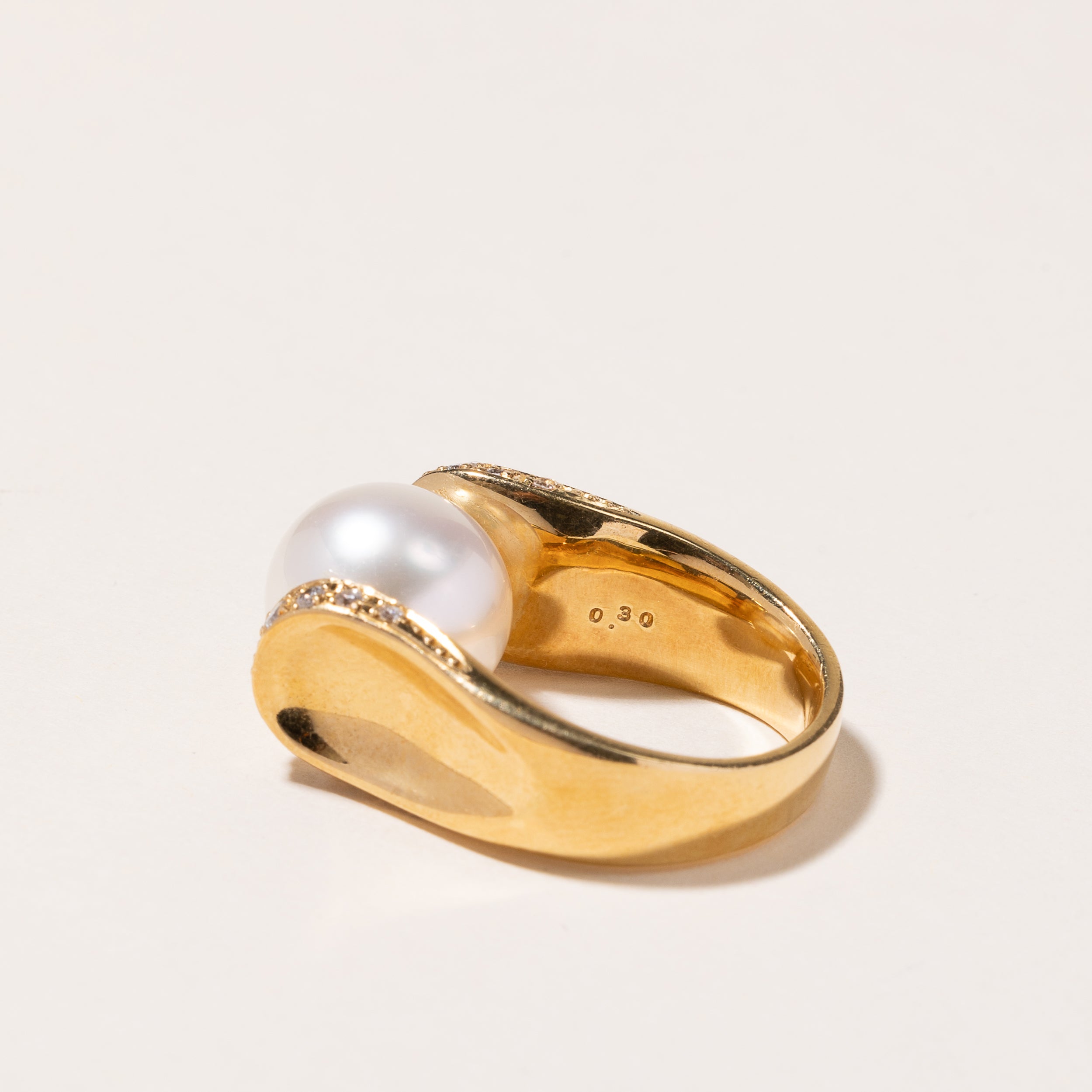 Bague en or jaune 18 carats, perle des mers du Sud et diamants | 11,50-11,80 mm, 0,30 ct | Taille 6