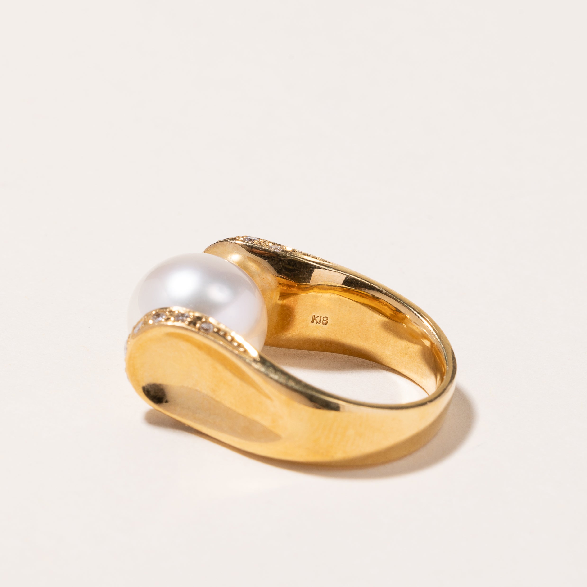 Bague en or jaune 18 carats, perle des mers du Sud et diamants | 11,50-11,80 mm, 0,30 ct | Taille 6