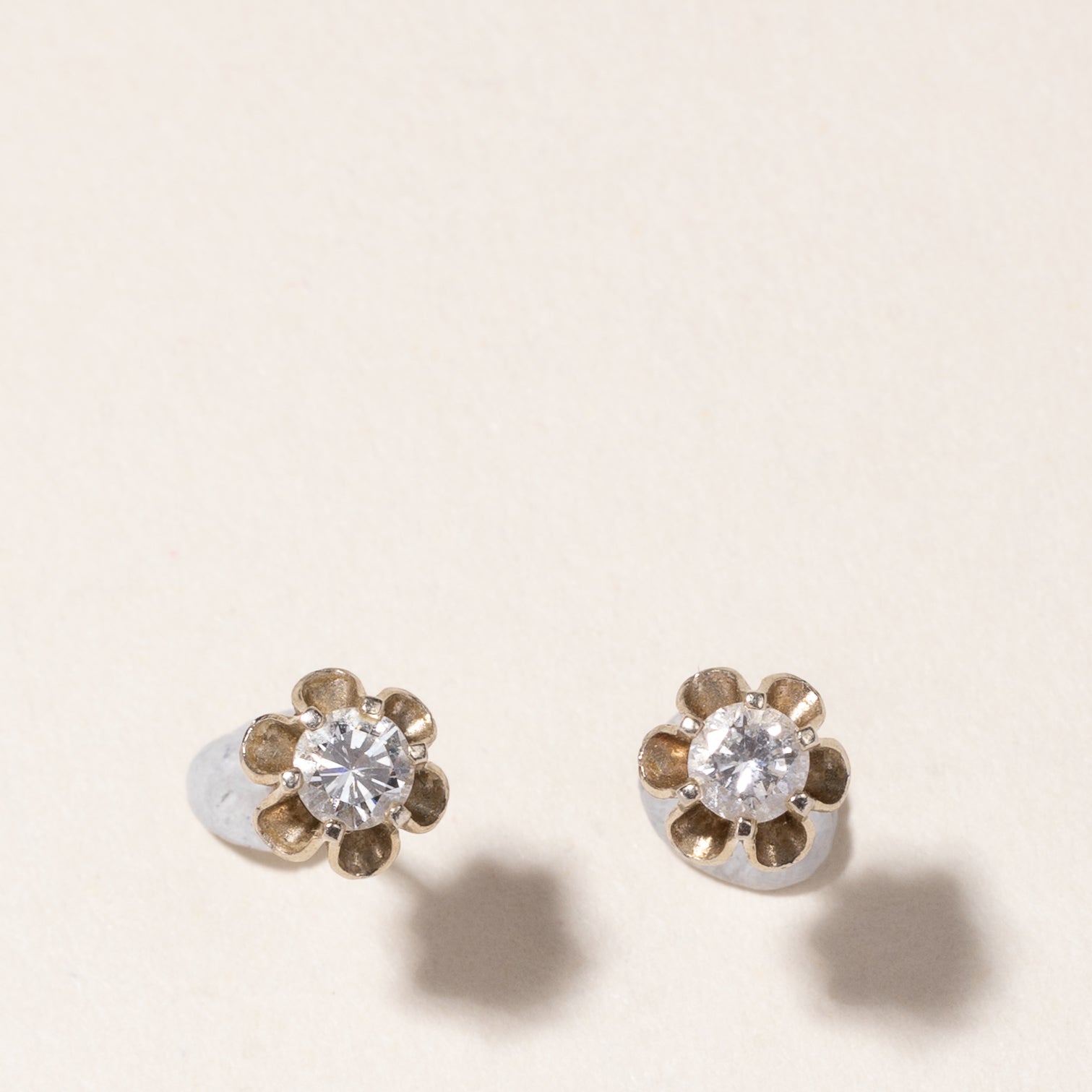 Boucles d'oreilles puces en or blanc 10 carats et diamants | 0,48 ct au total