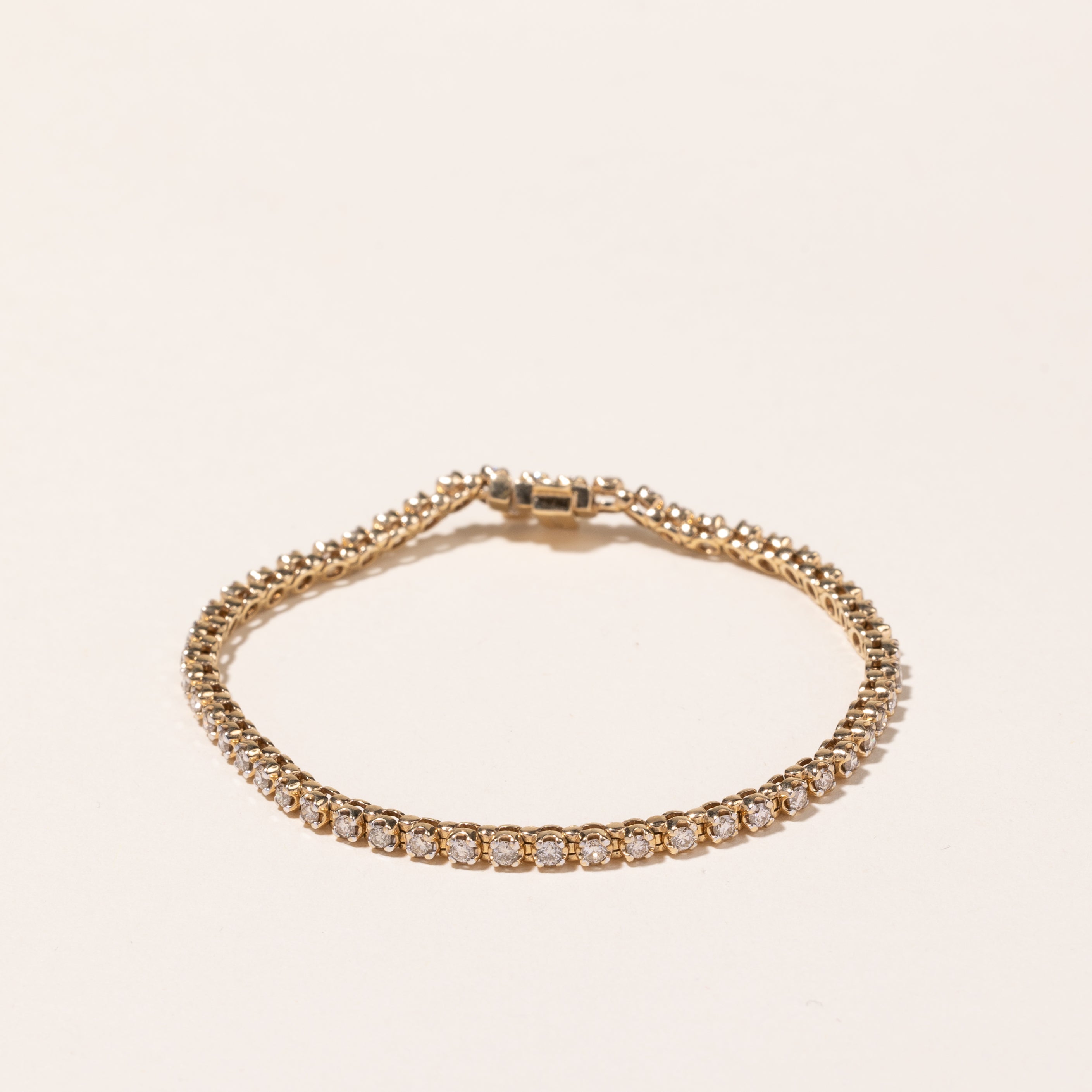 Bracelet tennis en or jaune 10 carats et diamants | 2,08 ct au total | 18,4 cm