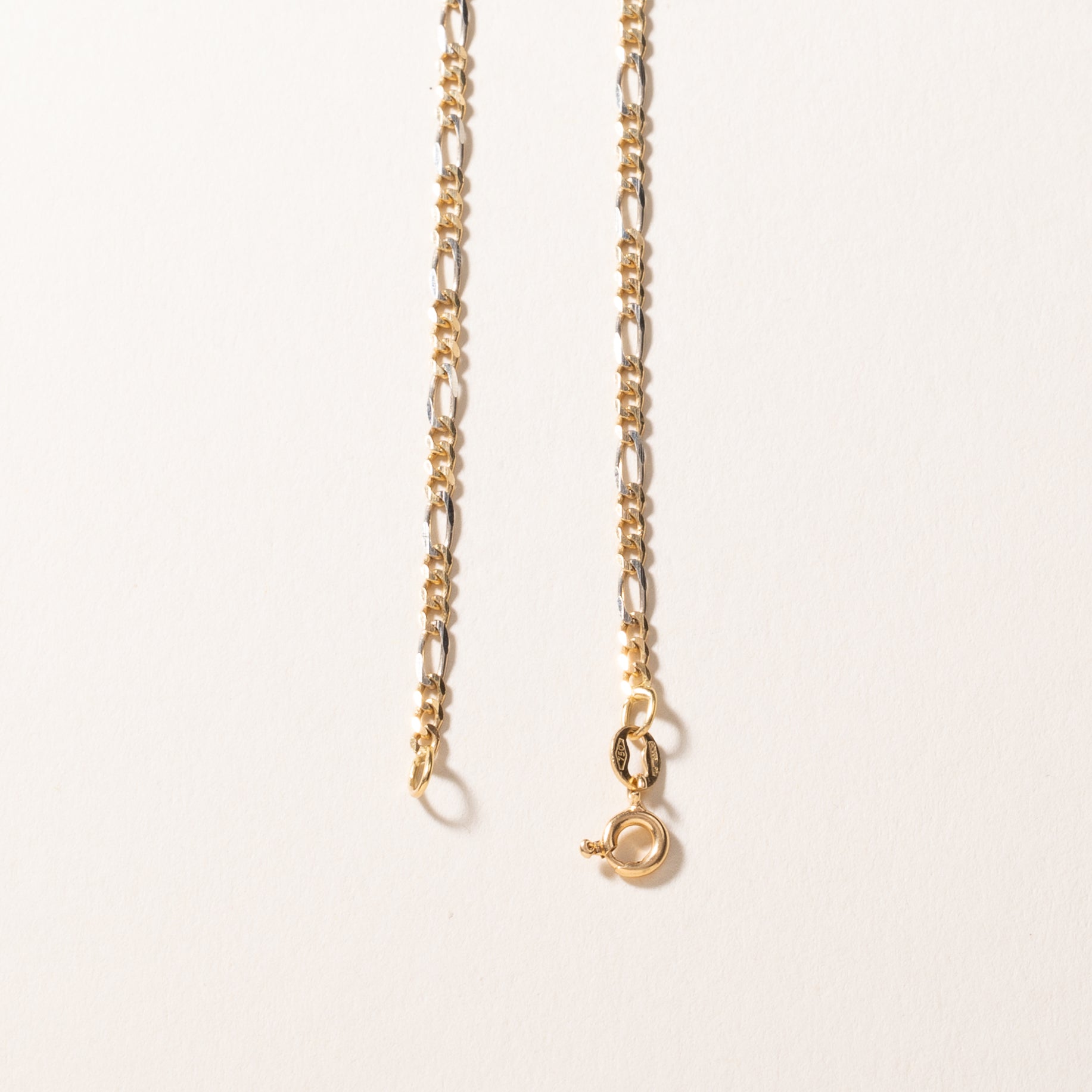 Collier en or jaune 18 carats avec émeraudes et diamants | 0,80 ct au total, 0,57 ct au total | 48 cm