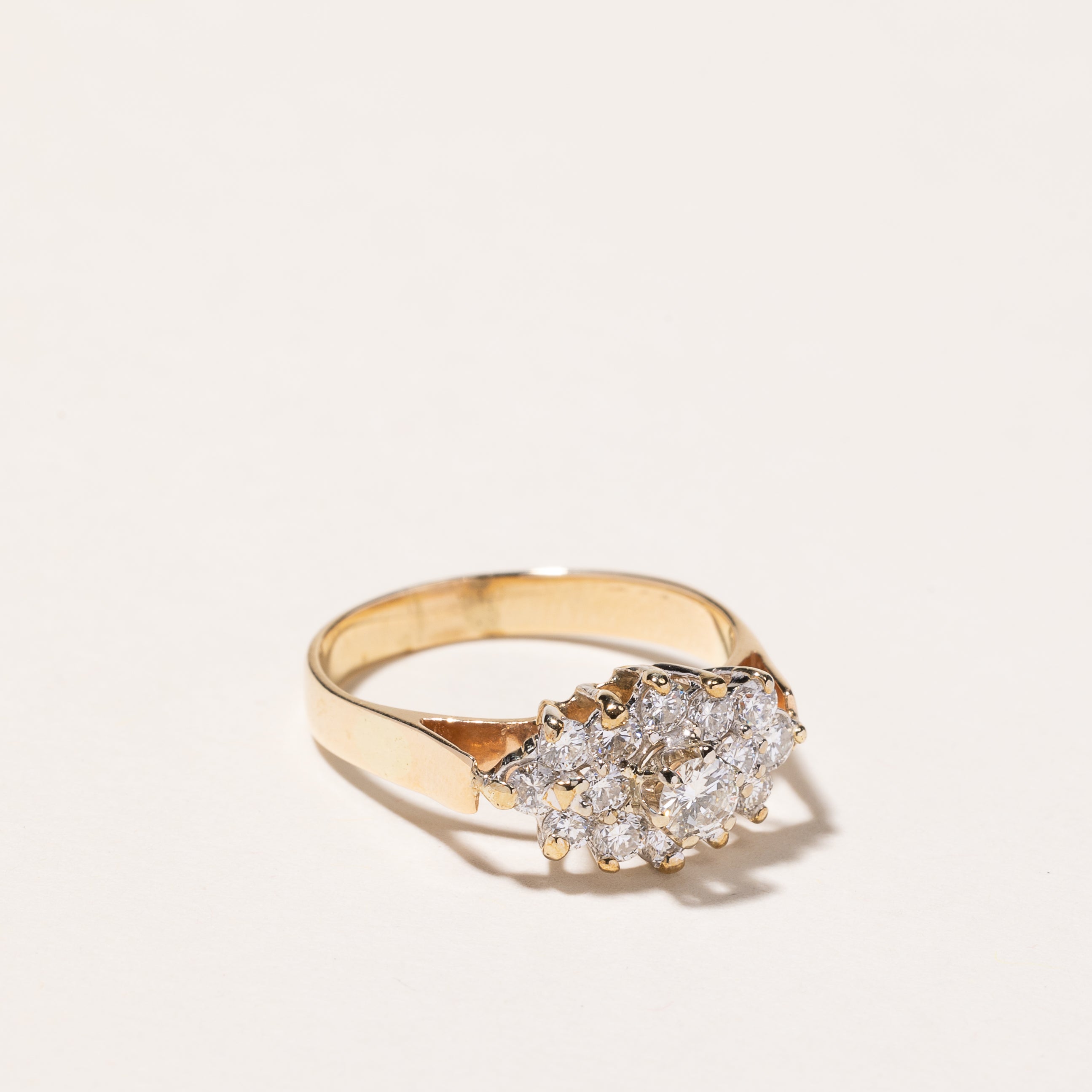 Bague en or jaune 14 carats sertie de diamants | 0,71 ct au total | Taille 7,25