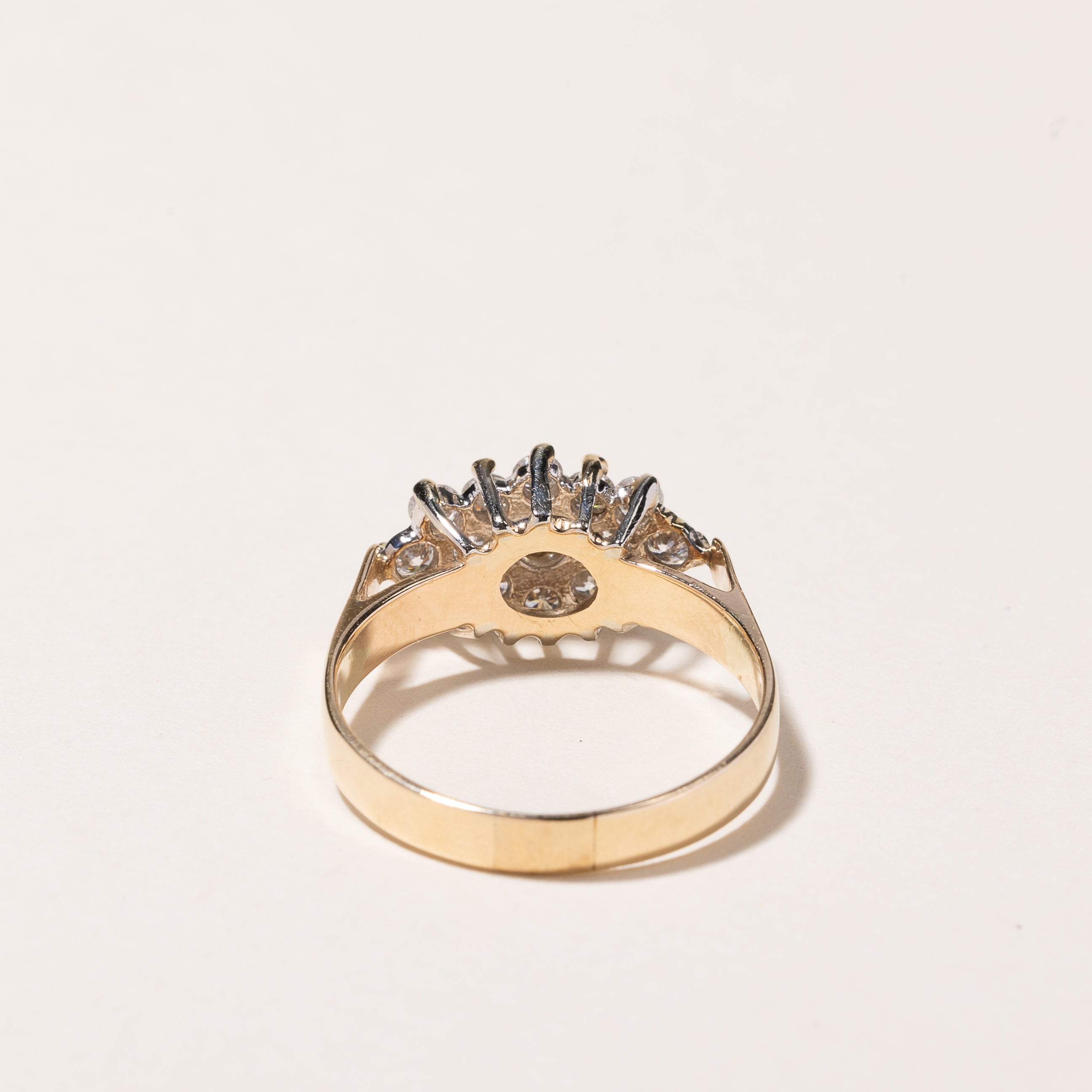 Bague en or jaune 14 carats sertie de diamants | 0,71 ct au total | Taille 7,25