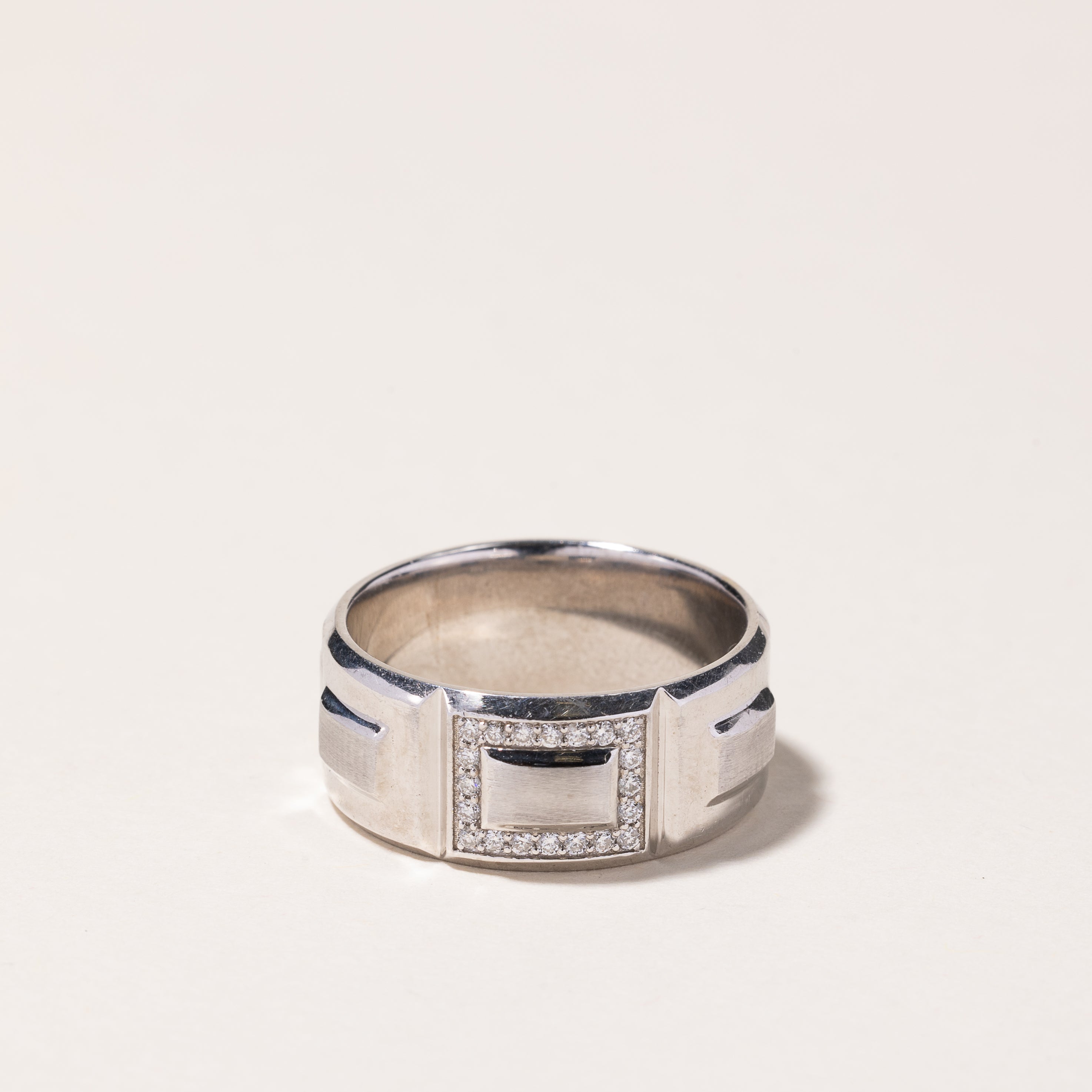 Alliance en or blanc 14 carats sertie de diamants | 0,48 ct au total | Taille 8
