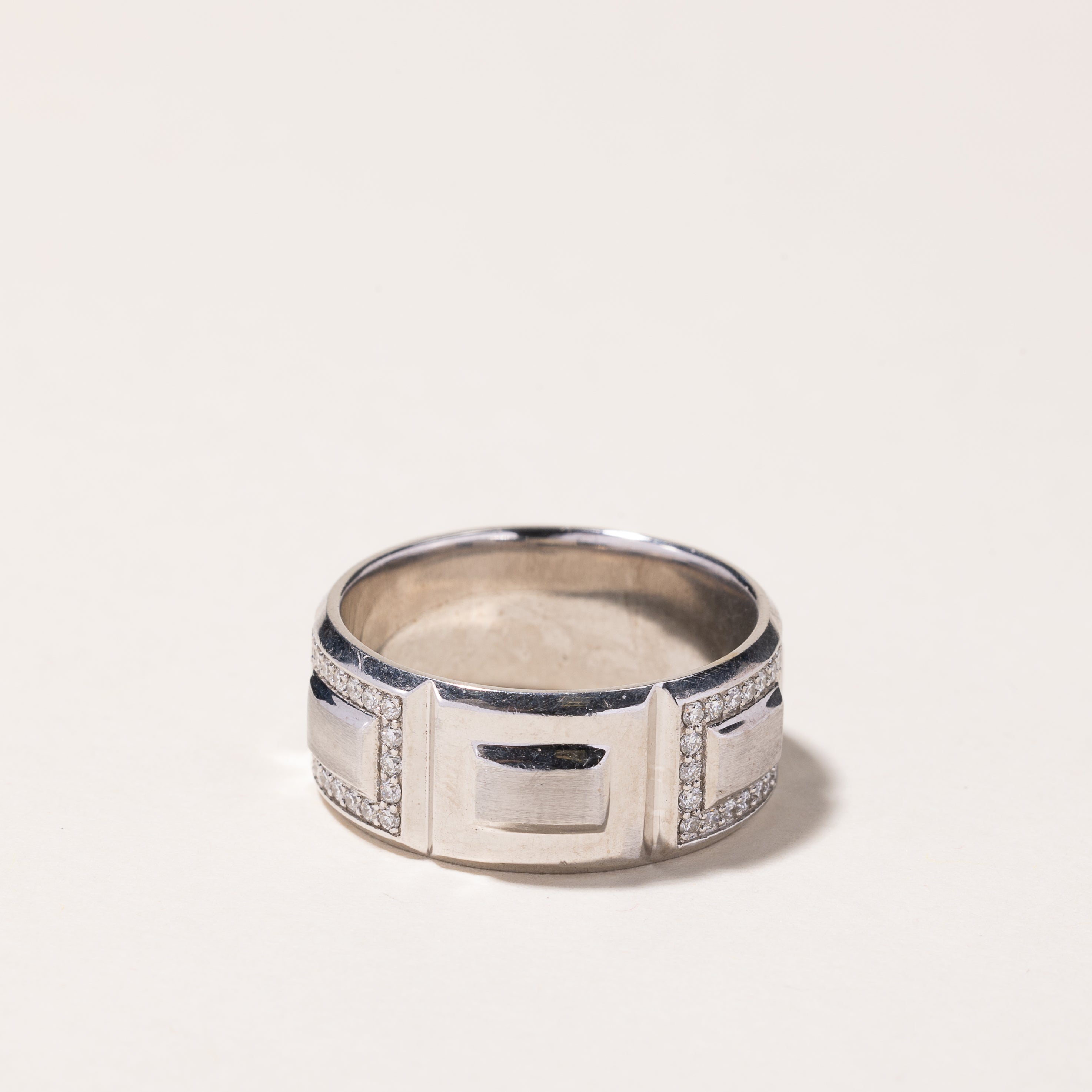 Alliance en or blanc 14 carats sertie de diamants | 0,48 ct au total | Taille 8