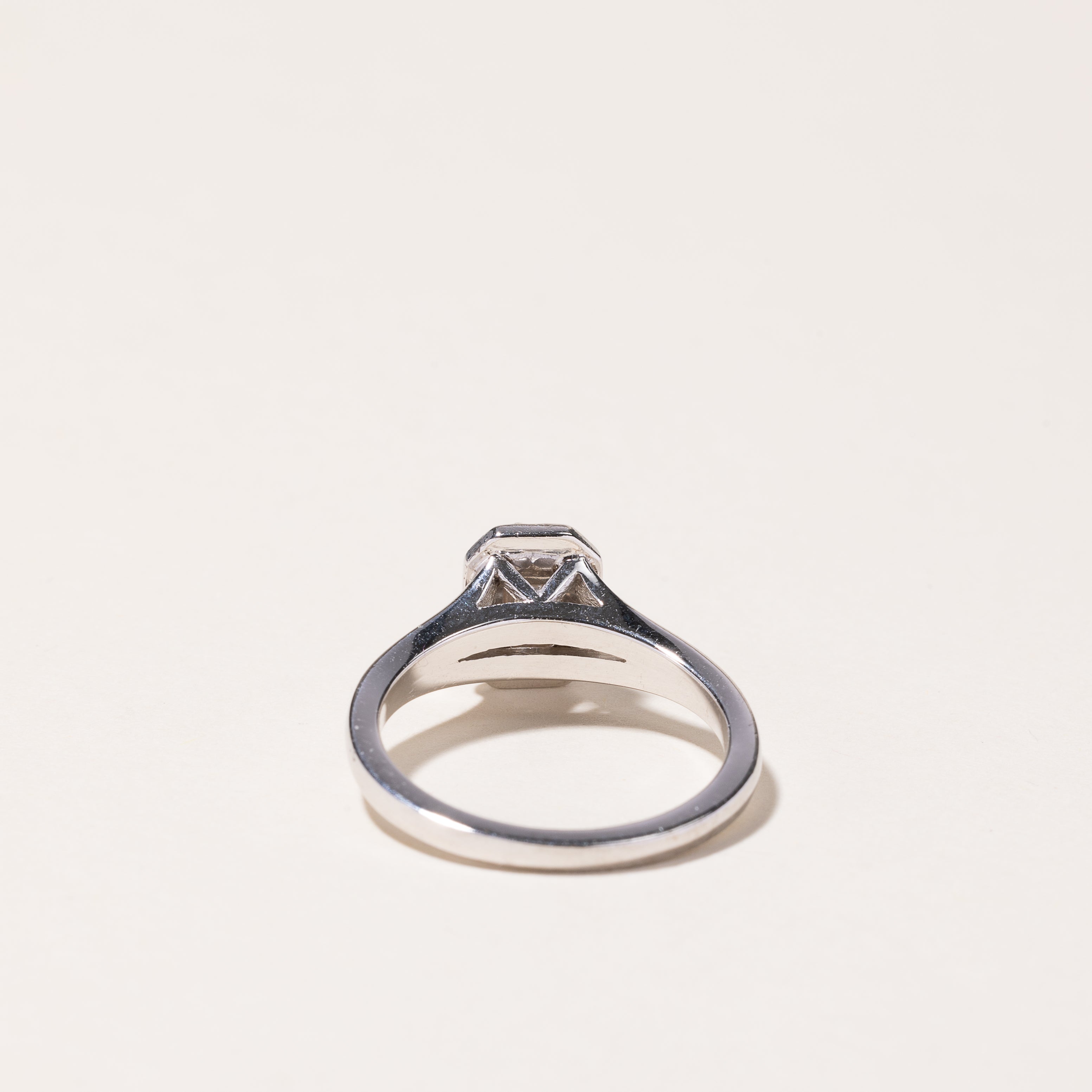 Bague de fiançailles en or blanc 14 carats avec halo de diamants et rubis | 0,08 ct, 0,45 ct | Taille 6,5