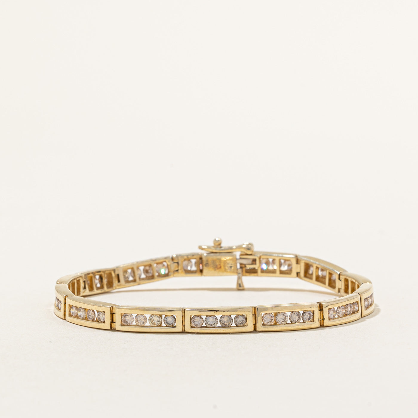 Bracelet serti de diamants en canal | 2,39 ct au total | 6,5 po |