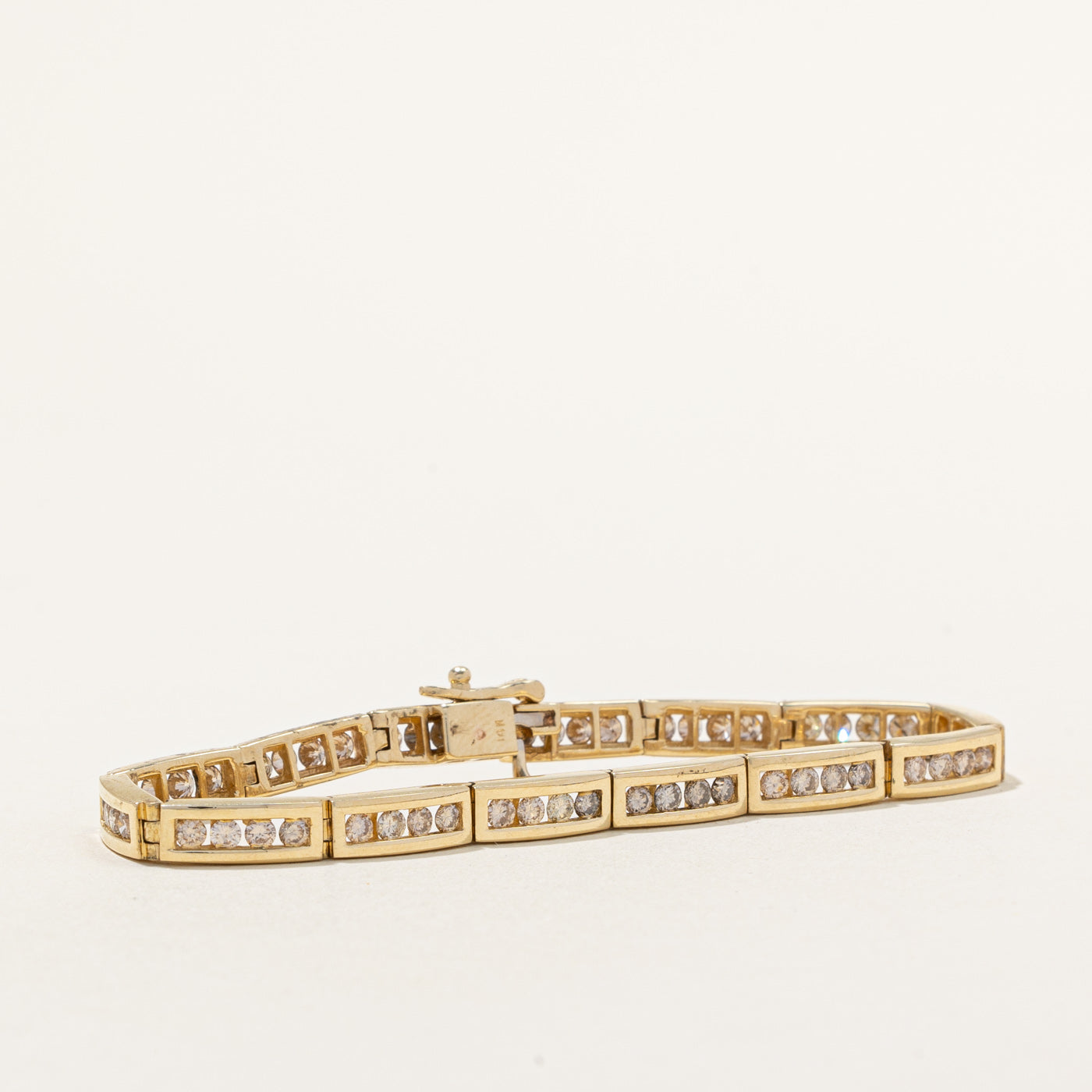 Bracelet serti de diamants en canal | 2,39 ct au total | 6,5 po |