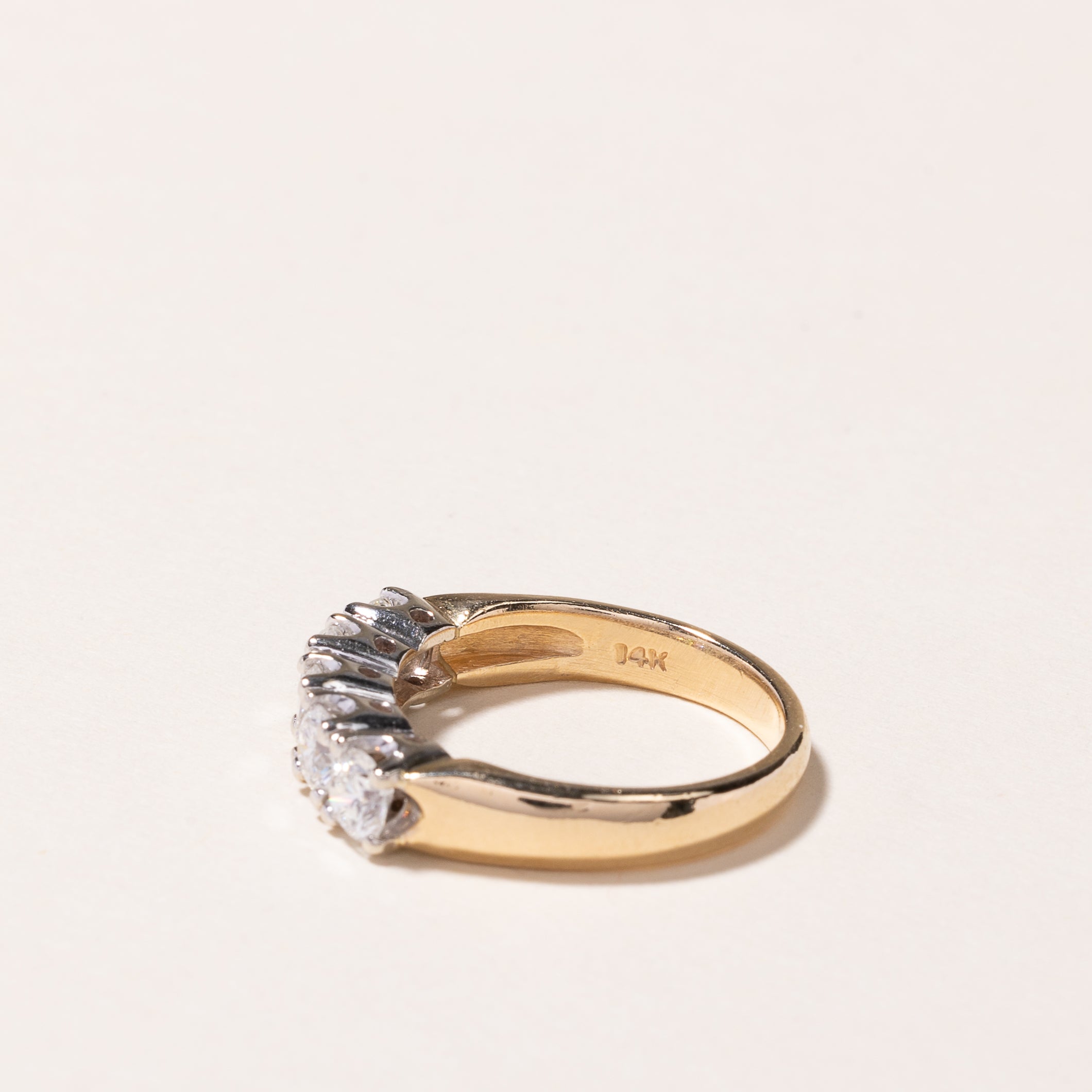 Bague en or jaune 14 carats sertie de cinq diamants | 0,87 ct au total | Taille 5,25