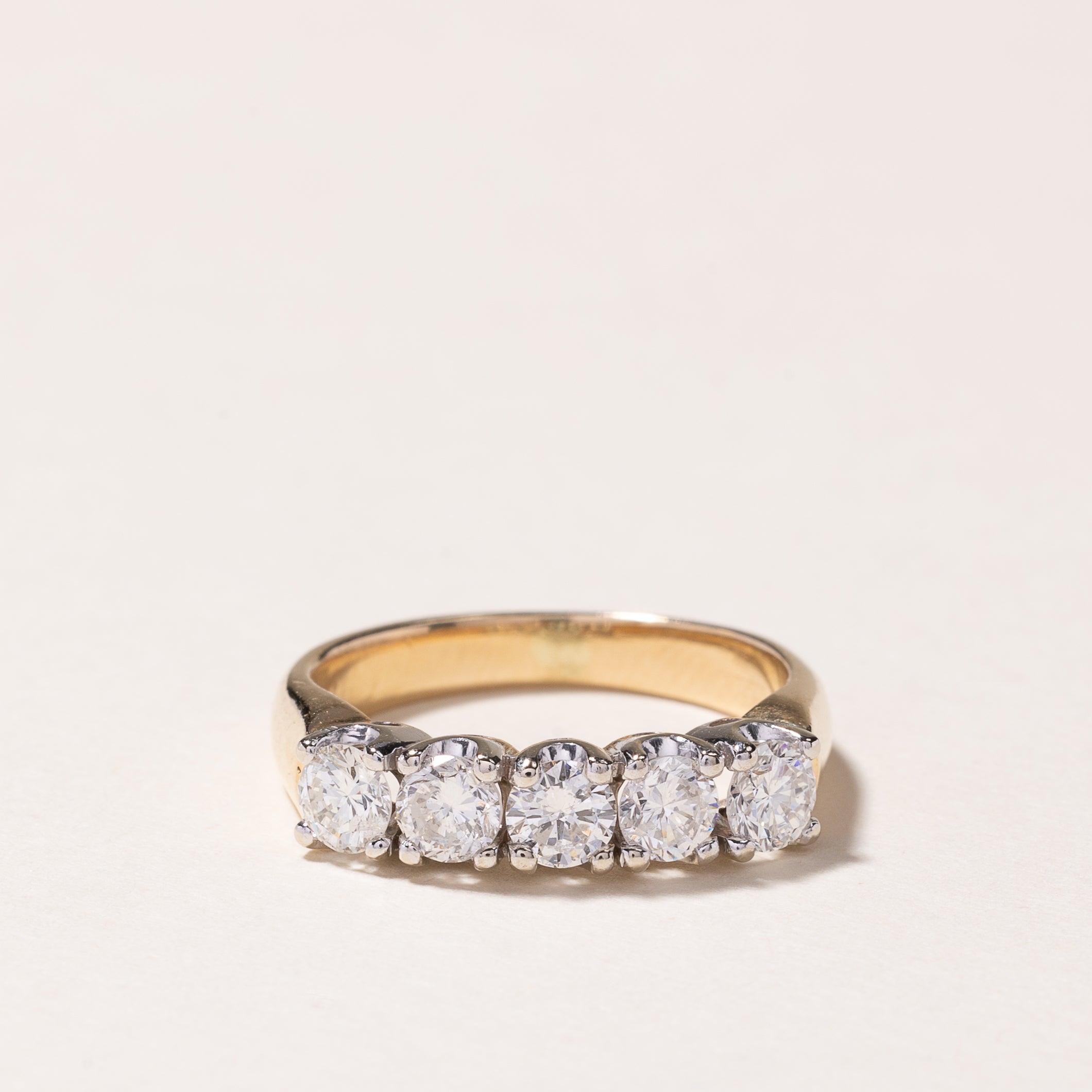 Bague en or jaune 14 carats sertie de cinq diamants | 0,87 ct au total | Taille 5,25