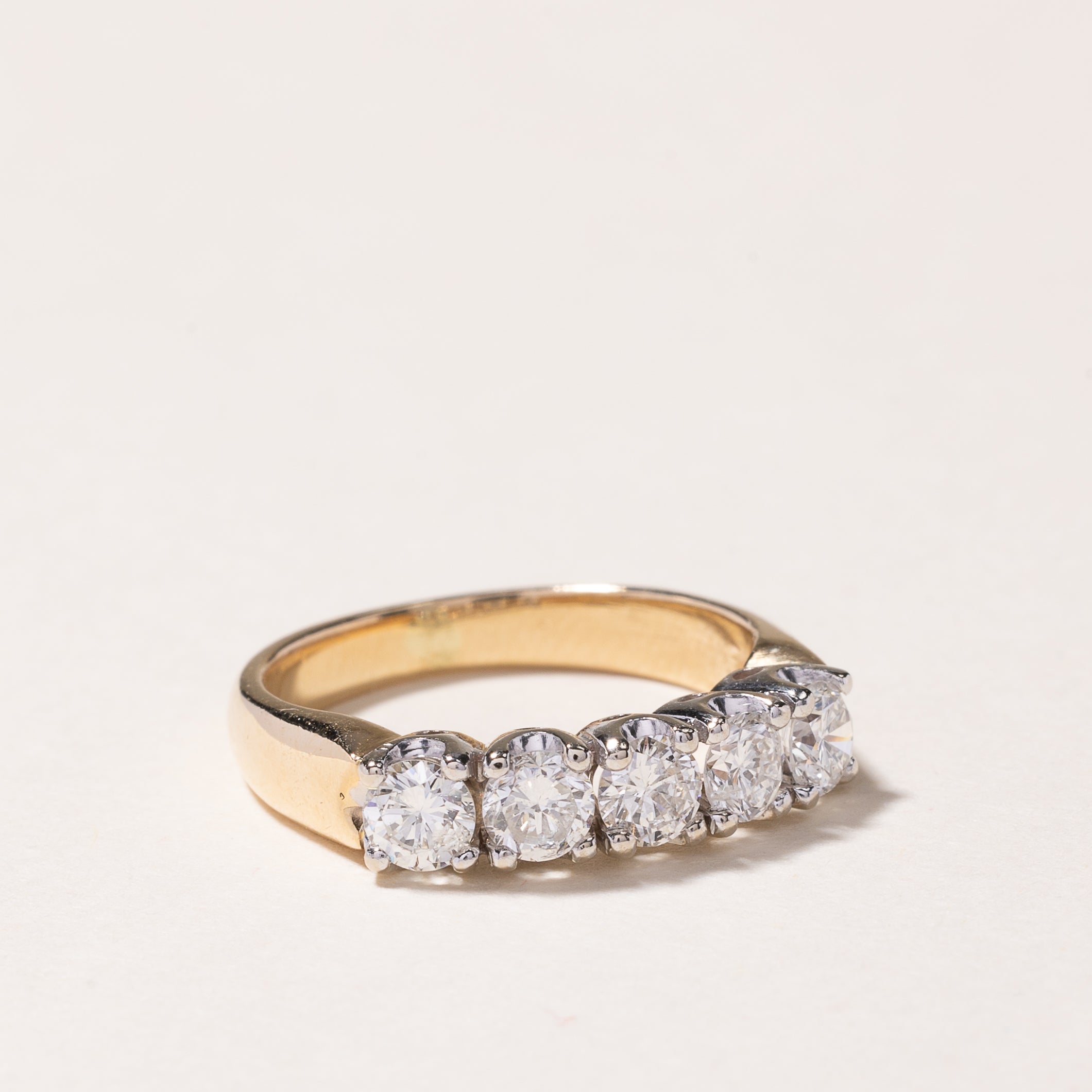 Bague en or jaune 14 carats sertie de cinq diamants | 0,87 ct au total | Taille 5,25