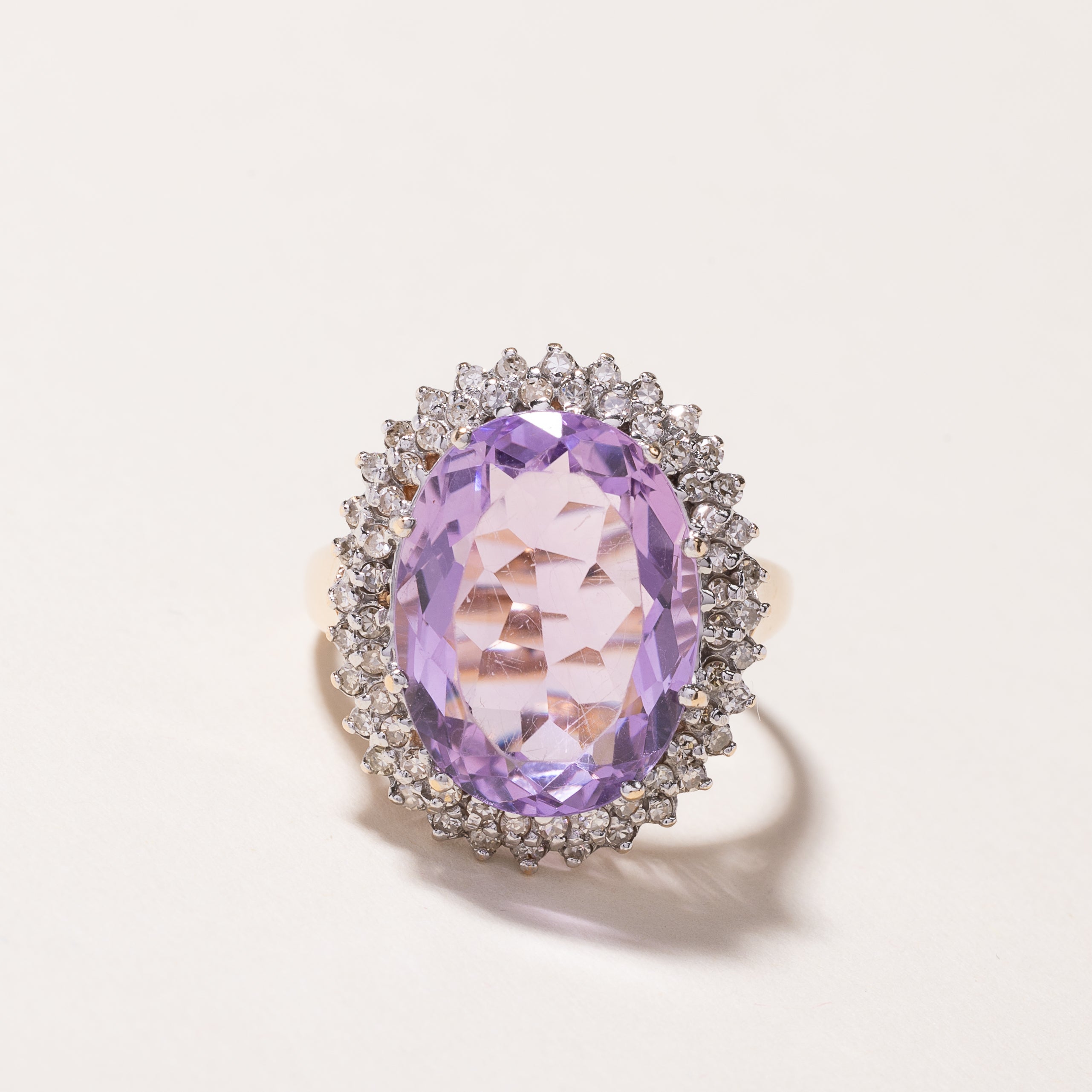 Bague en or jaune et blanc 14 carats, améthyste et diamants | Améthyste : 7,41 ct, diamants : 0,51 ct | Taille 8