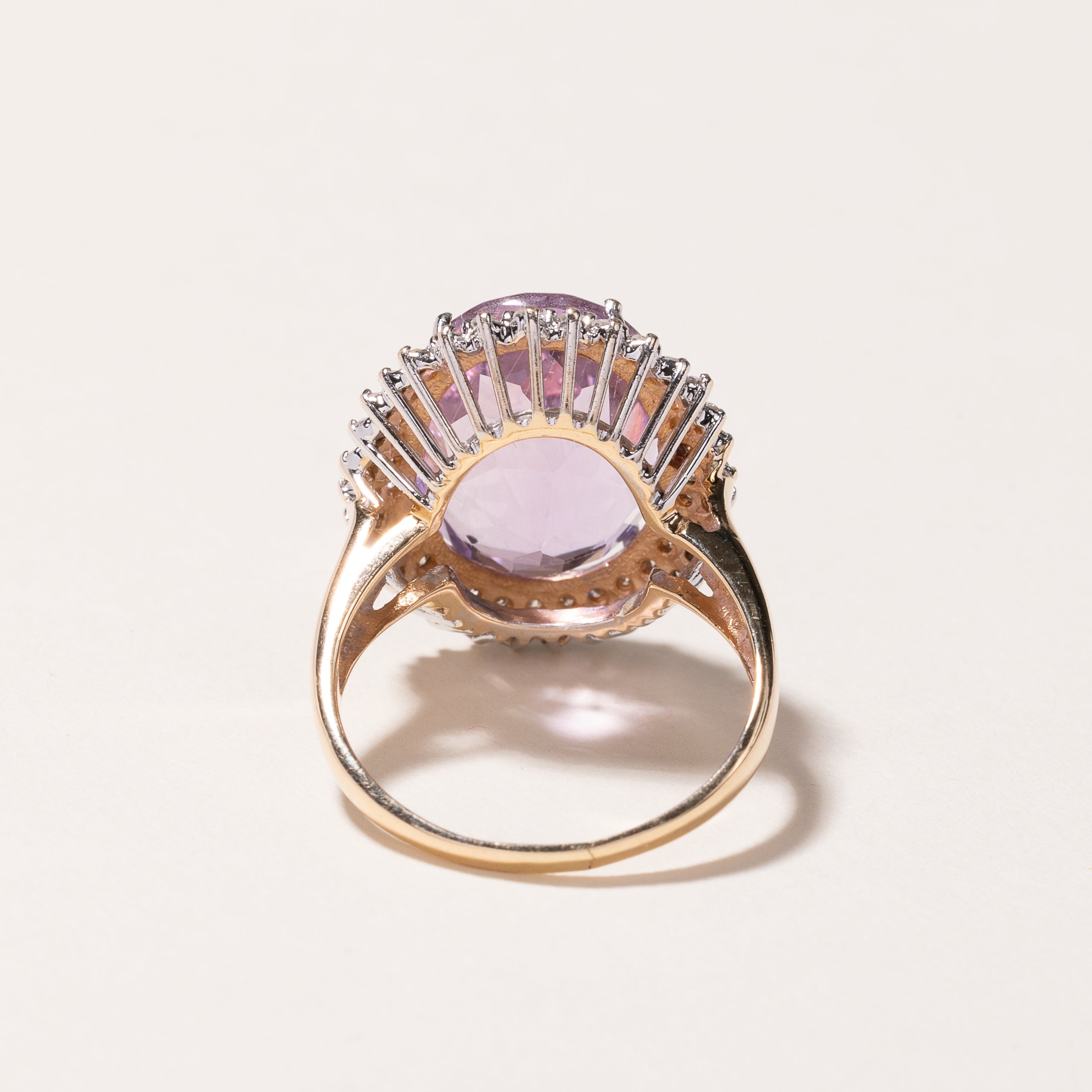 Bague en or jaune et blanc 14 carats, améthyste et diamants | Améthyste : 7,41 ct, diamants : 0,51 ct | Taille 8