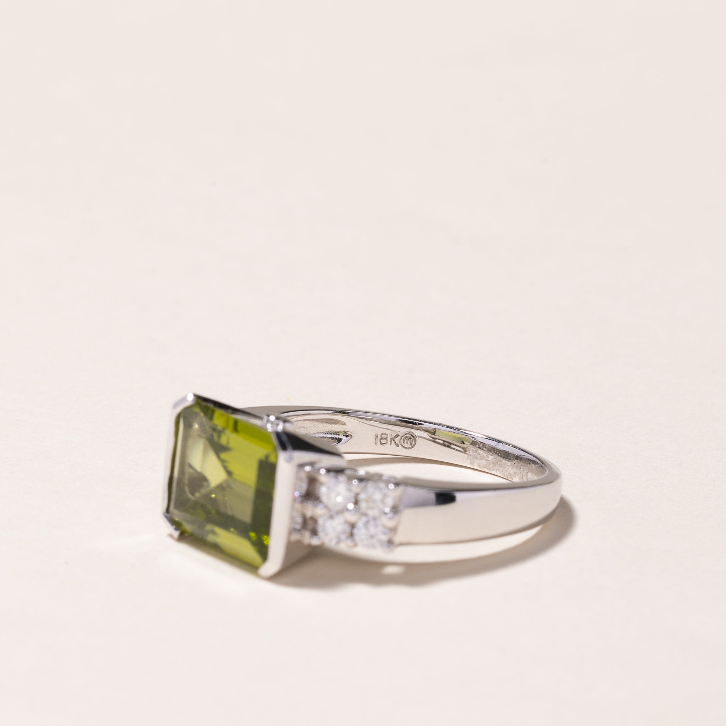 Bague en or blanc 18 carats, tourmaline et diamants | 2,90 ct, 0,28 ct au total | Taille 6,75
