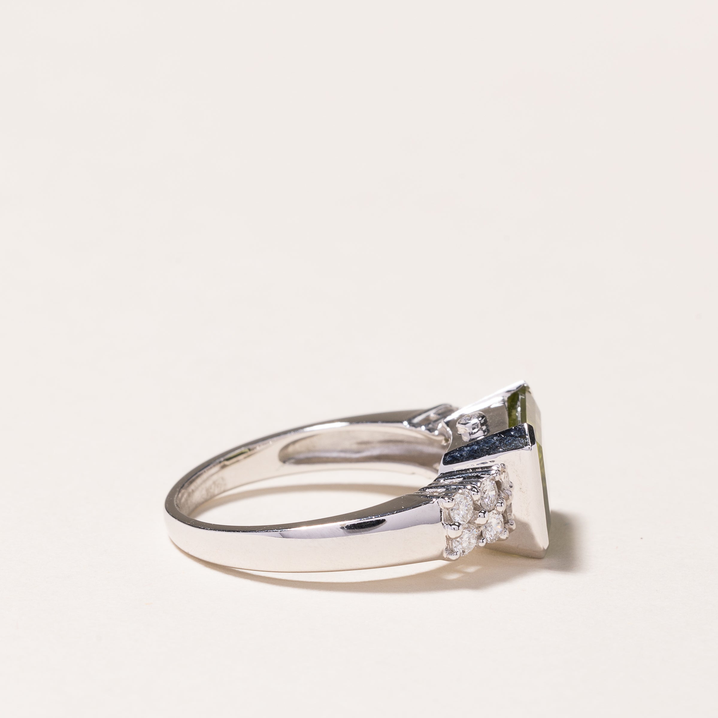 Bague en or blanc 18 carats, tourmaline et diamants | 2,90 ct, 0,28 ct au total | Taille 6,75