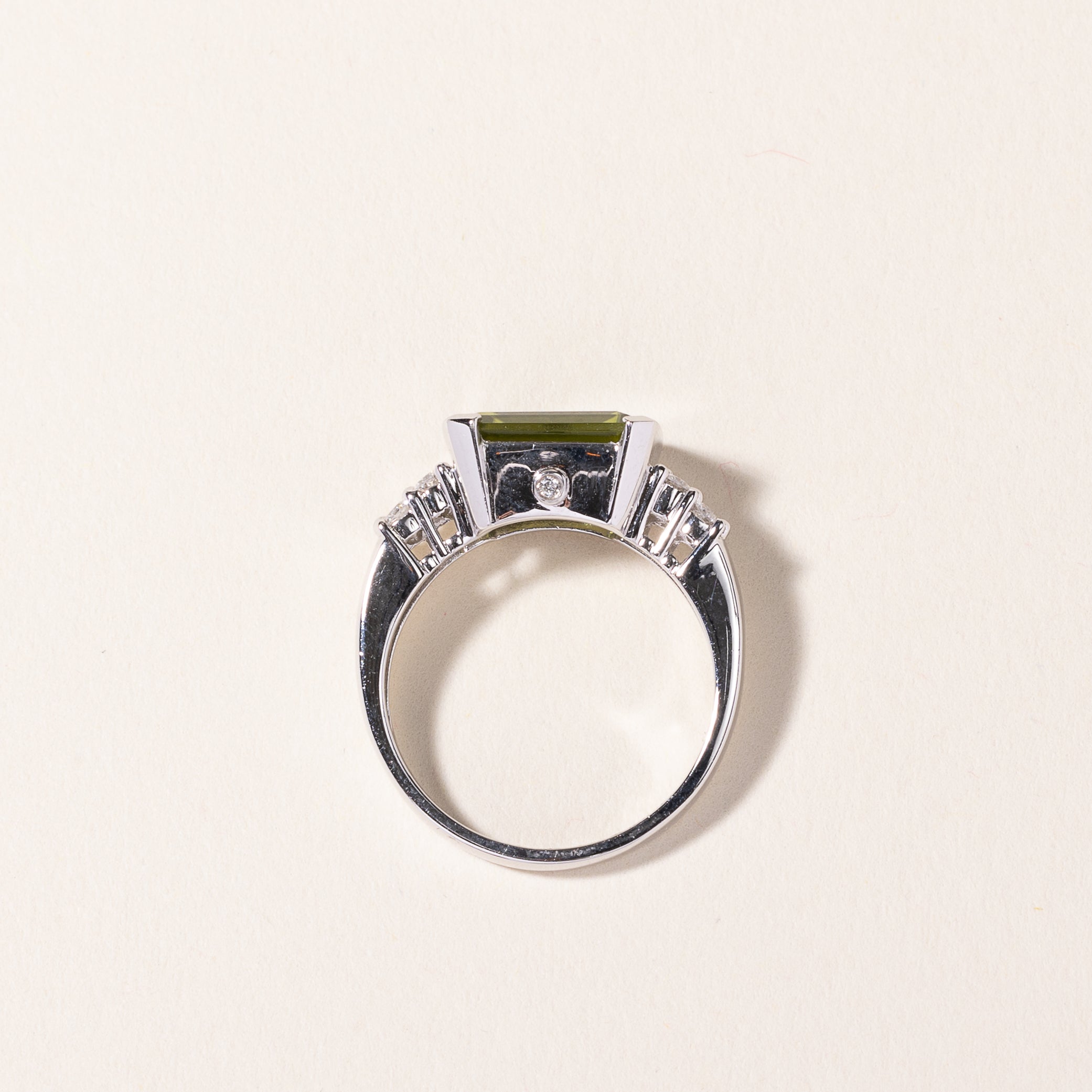 Bague en or blanc 18 carats, tourmaline et diamants | 2,90 ct, 0,28 ct au total | Taille 6,75