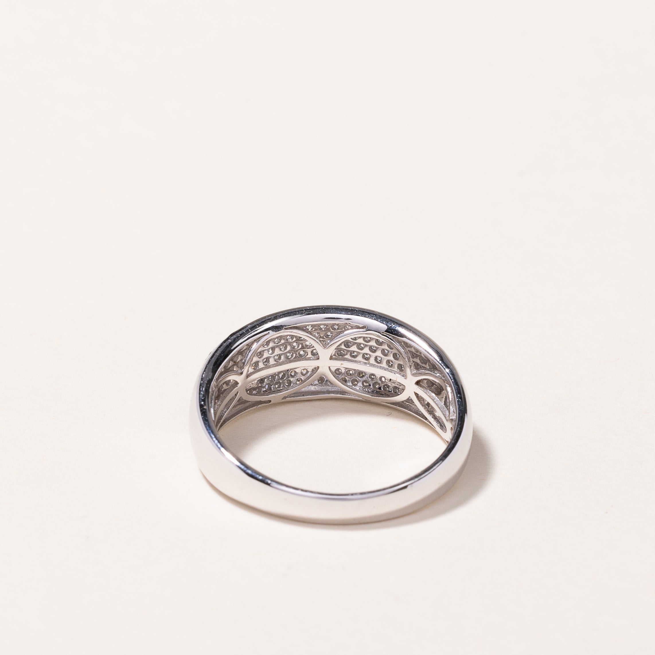 Bague en or blanc 10 carats sertie de diamants (0,60 ct au total) | Taille 7,5