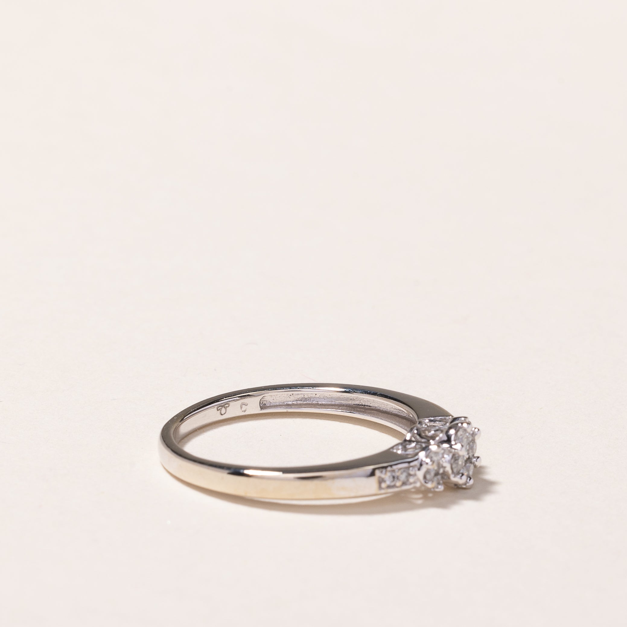 Bague en or blanc 10 carats sertie de diamants en grappe | 0,26 ct au total | Taille 7