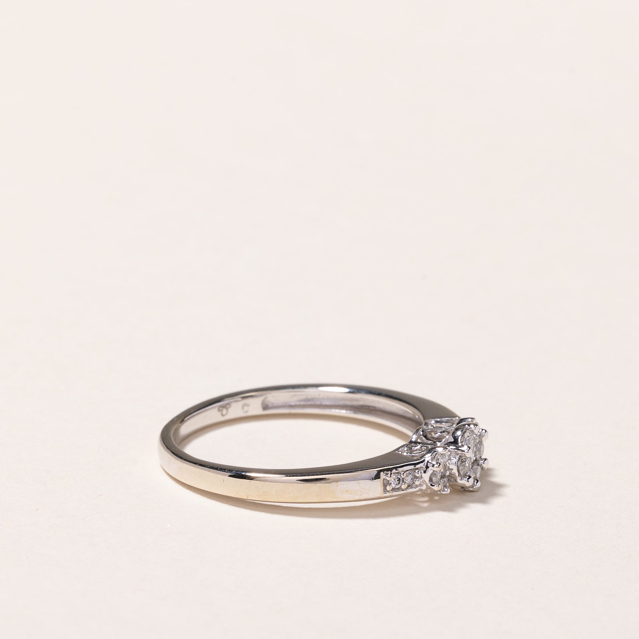 Bague en or blanc 10 carats sertie de diamants en grappe | 0,26 ct au total | Taille 7