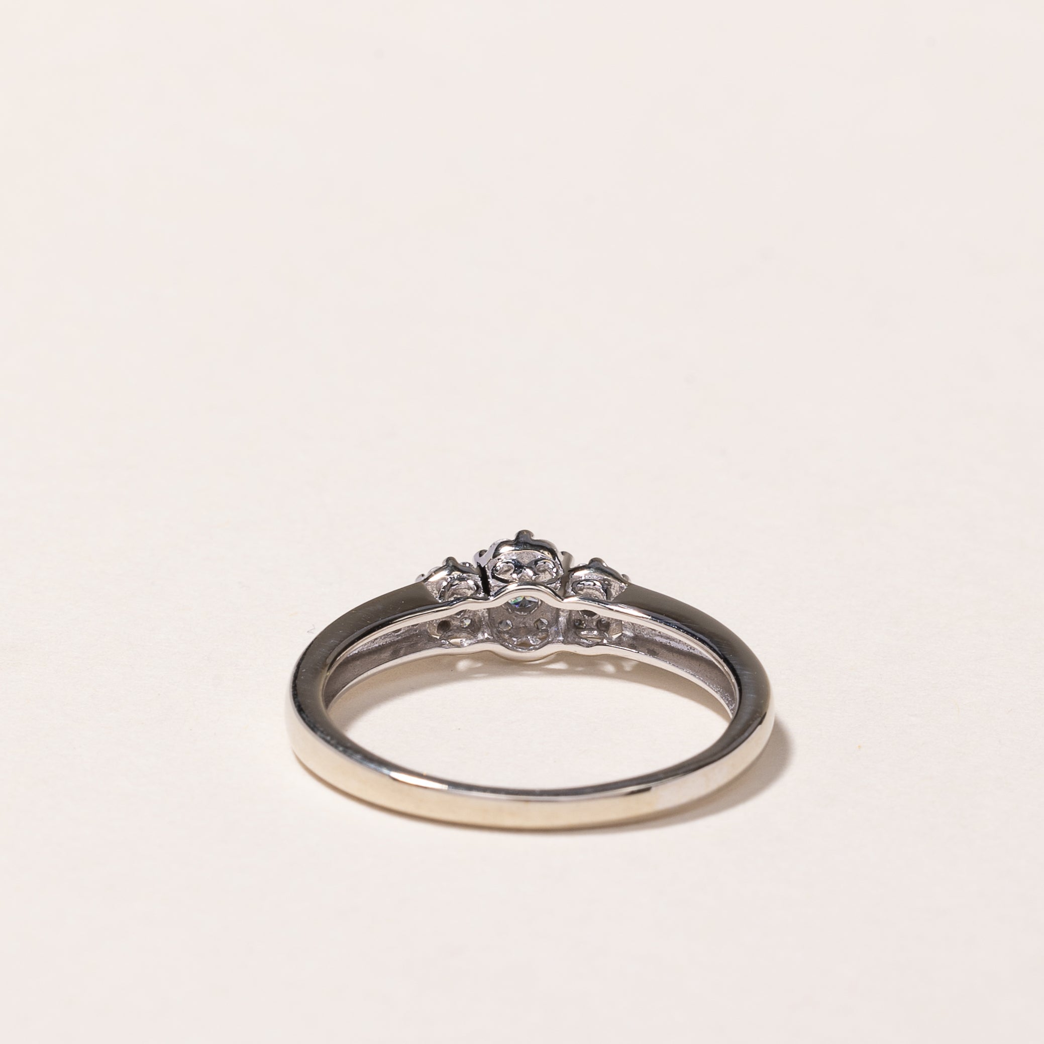 Bague en or blanc 10 carats sertie de diamants en grappe | 0,26 ct au total | Taille 7