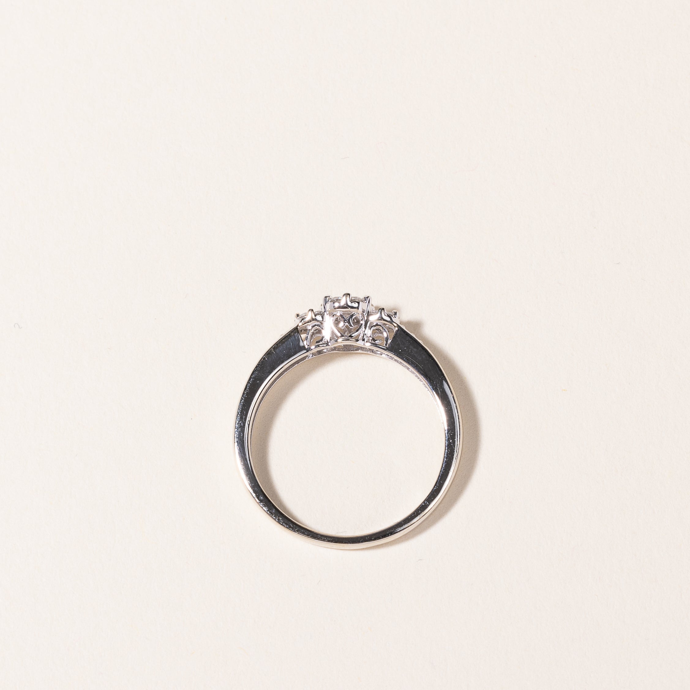 Bague en or blanc 10 carats sertie de diamants en grappe | 0,26 ct au total | Taille 7