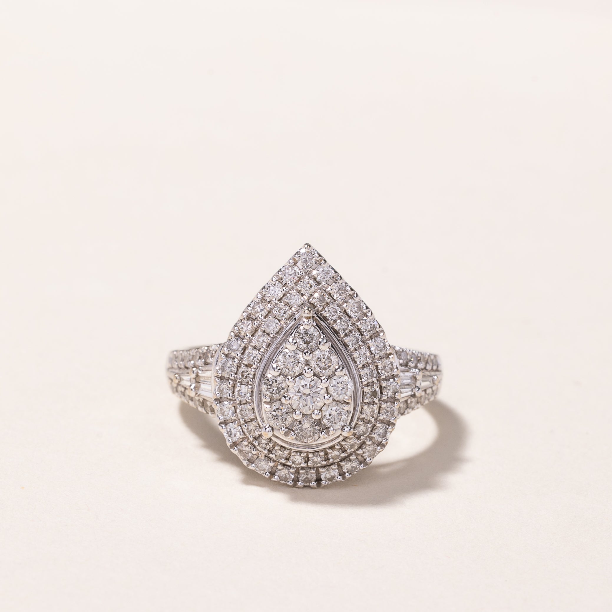 Bague en or blanc 10 carats avec diamant en forme de larme | 1,08 ct au total | Taille 6,75