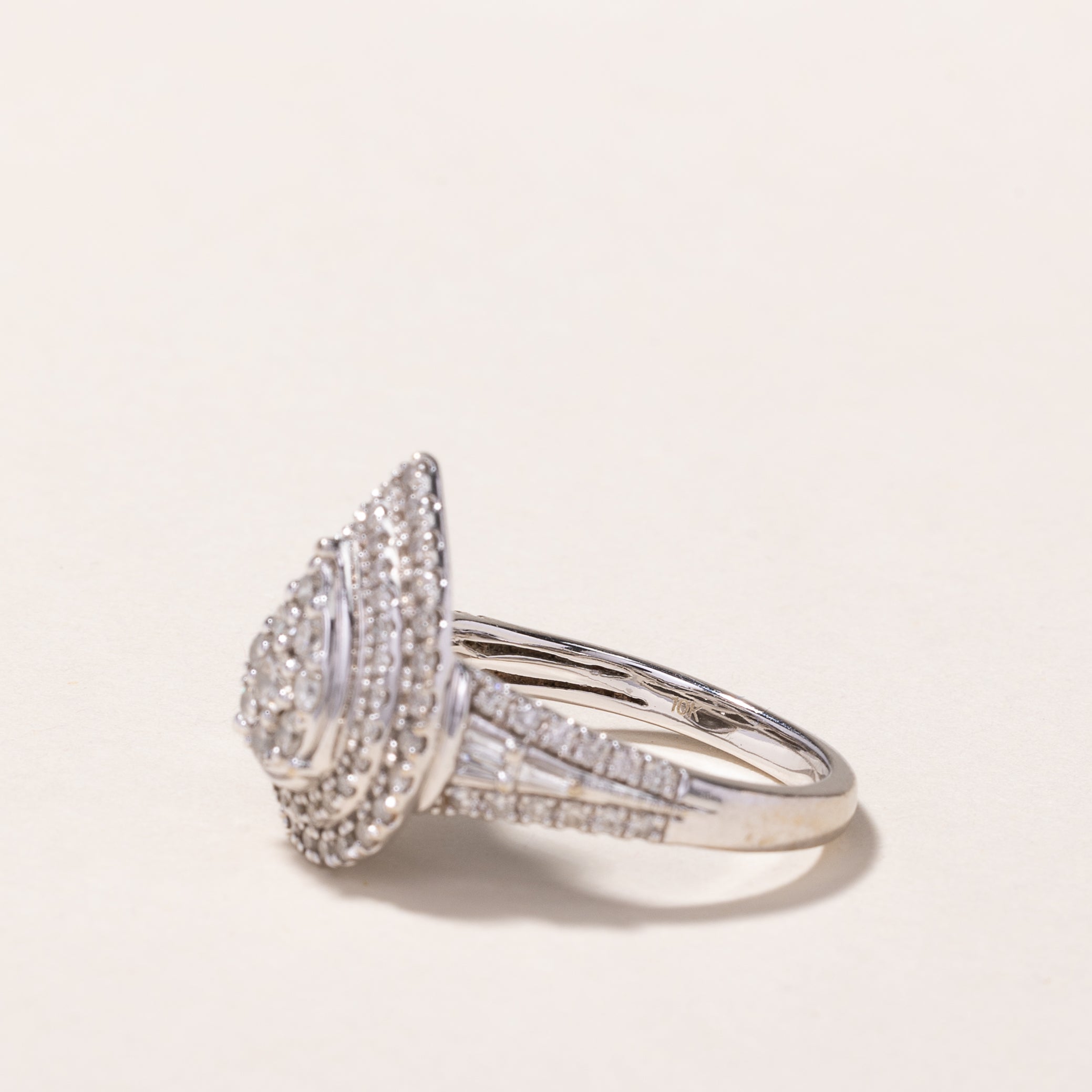 Bague en or blanc 10 carats avec diamant en forme de larme | 1,08 ct au total | Taille 6,75