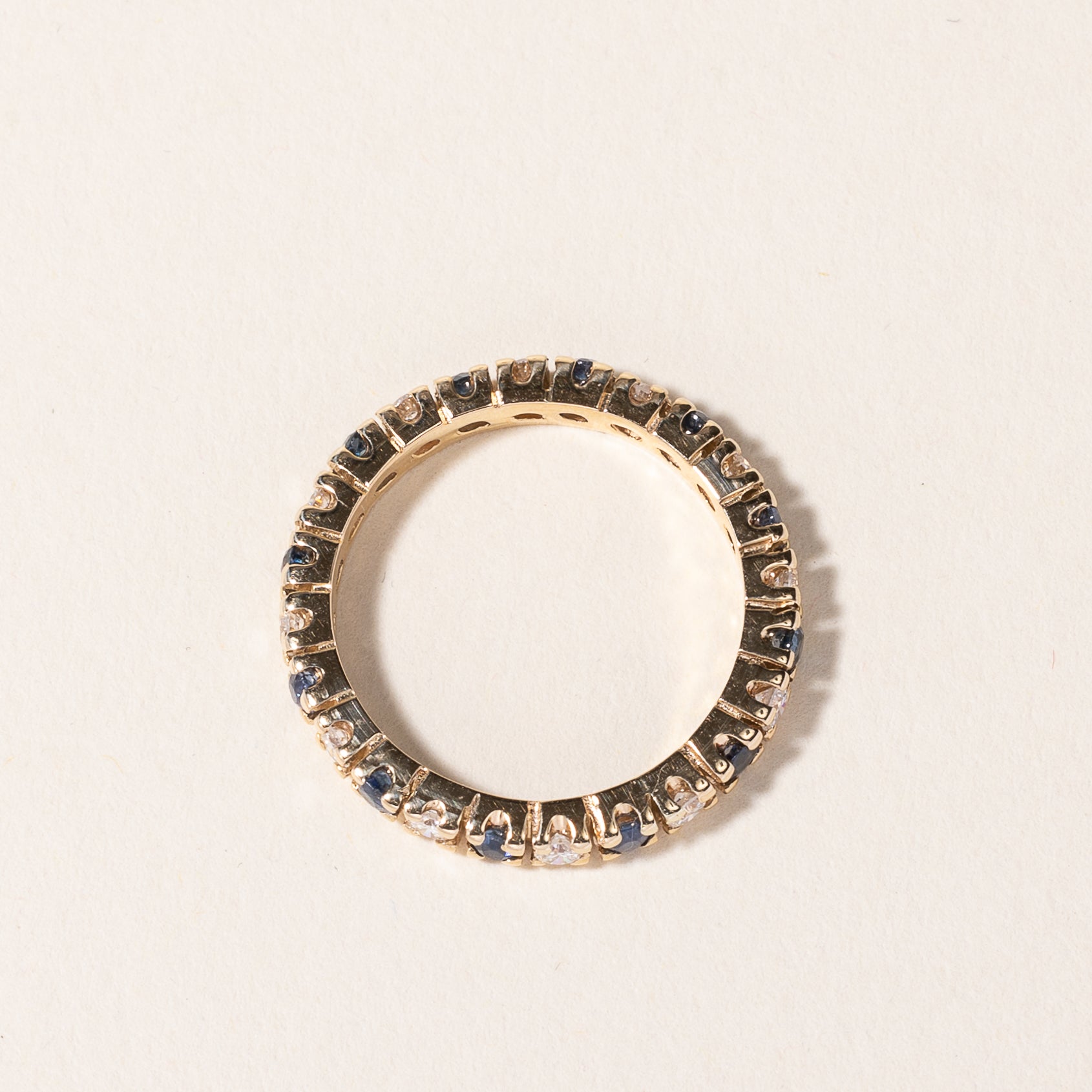 Alliance en or jaune 14 carats sertie de saphirs et de diamants | 0,31 ct au total, 0,27 ct au total | Taille 7,25