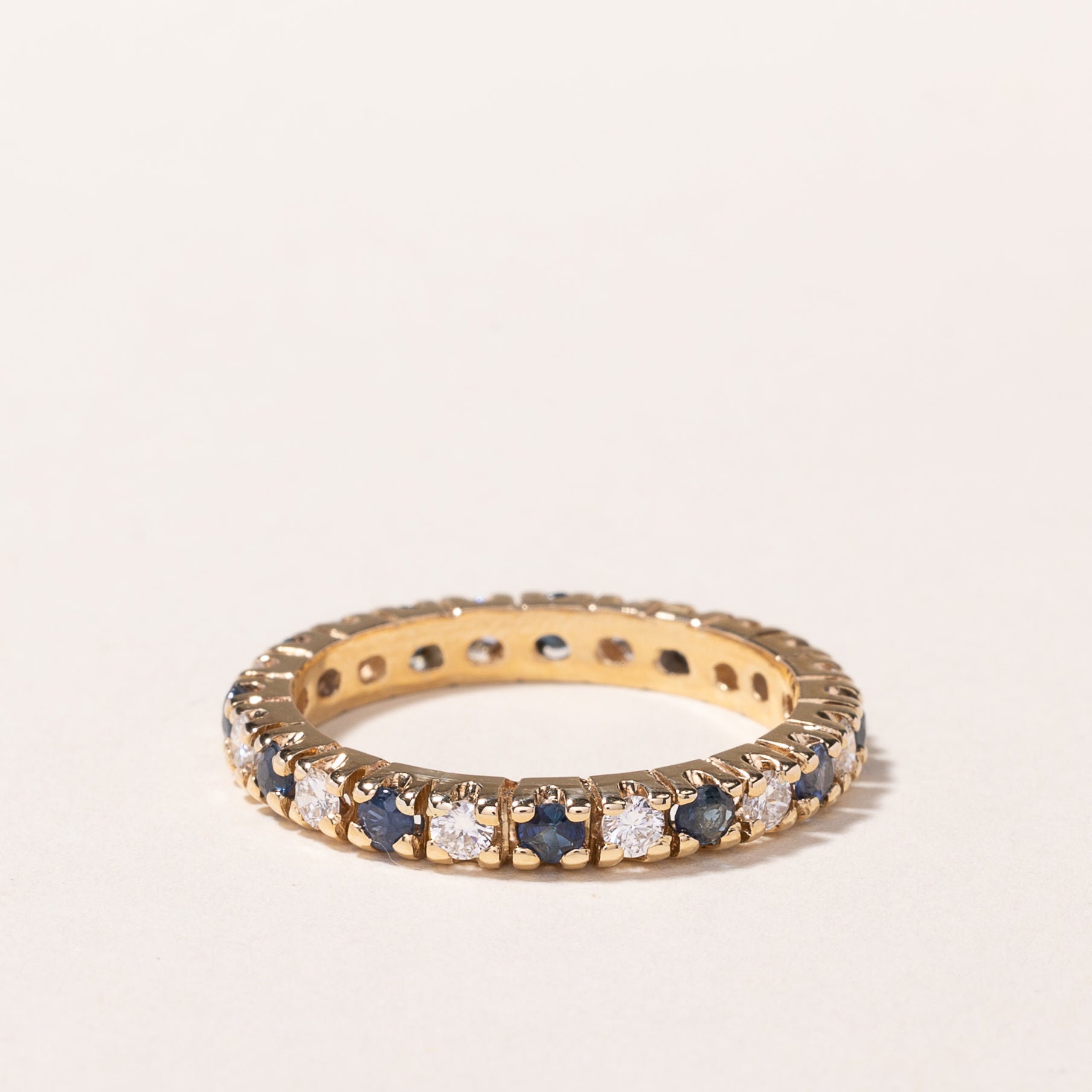 Alliance en or jaune 14 carats sertie de saphirs et de diamants | 0,31 ct au total, 0,27 ct au total | Taille 7,25