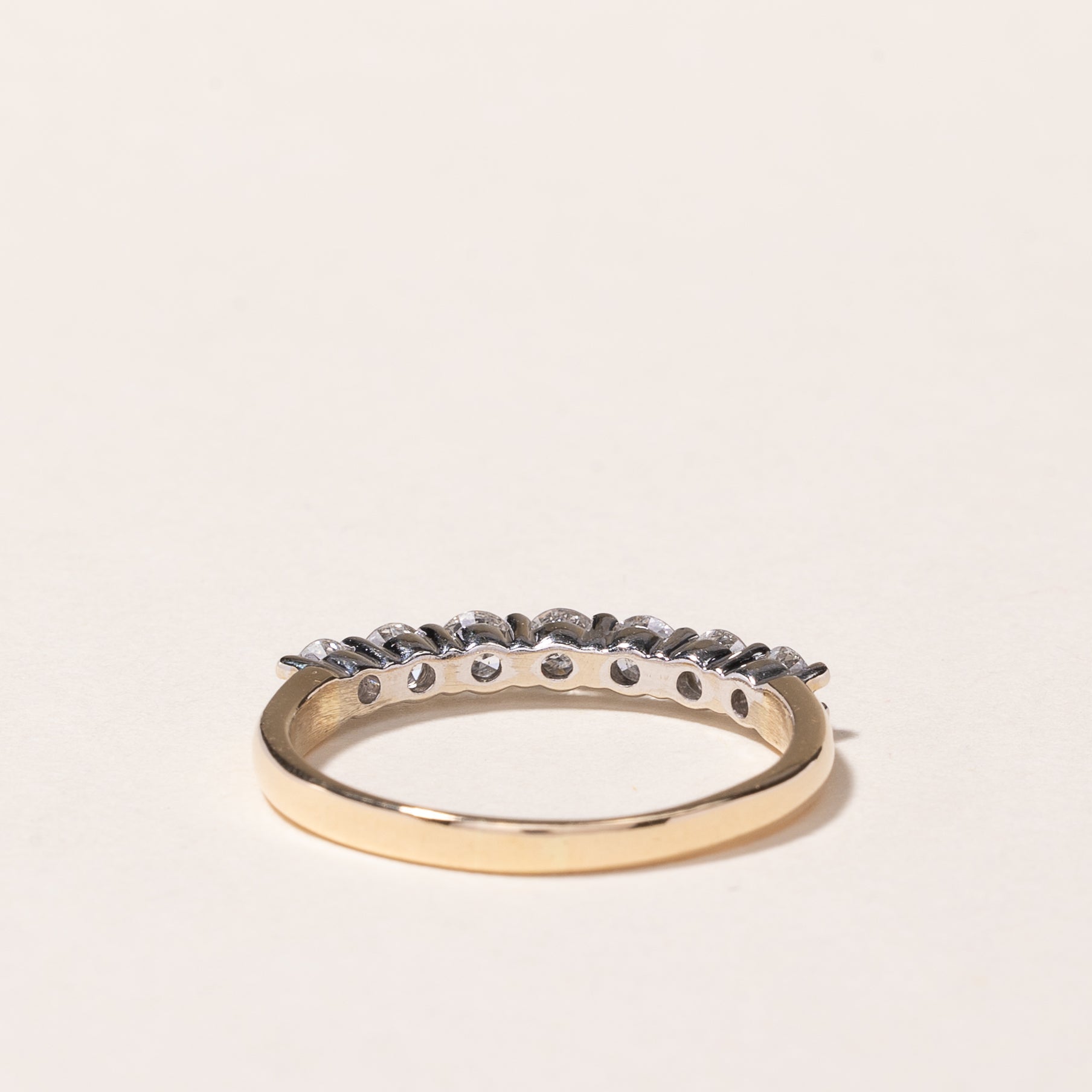 Bague en or jaune 14 carats sertie de sept diamants | 0,70 ct au total | Taille 8