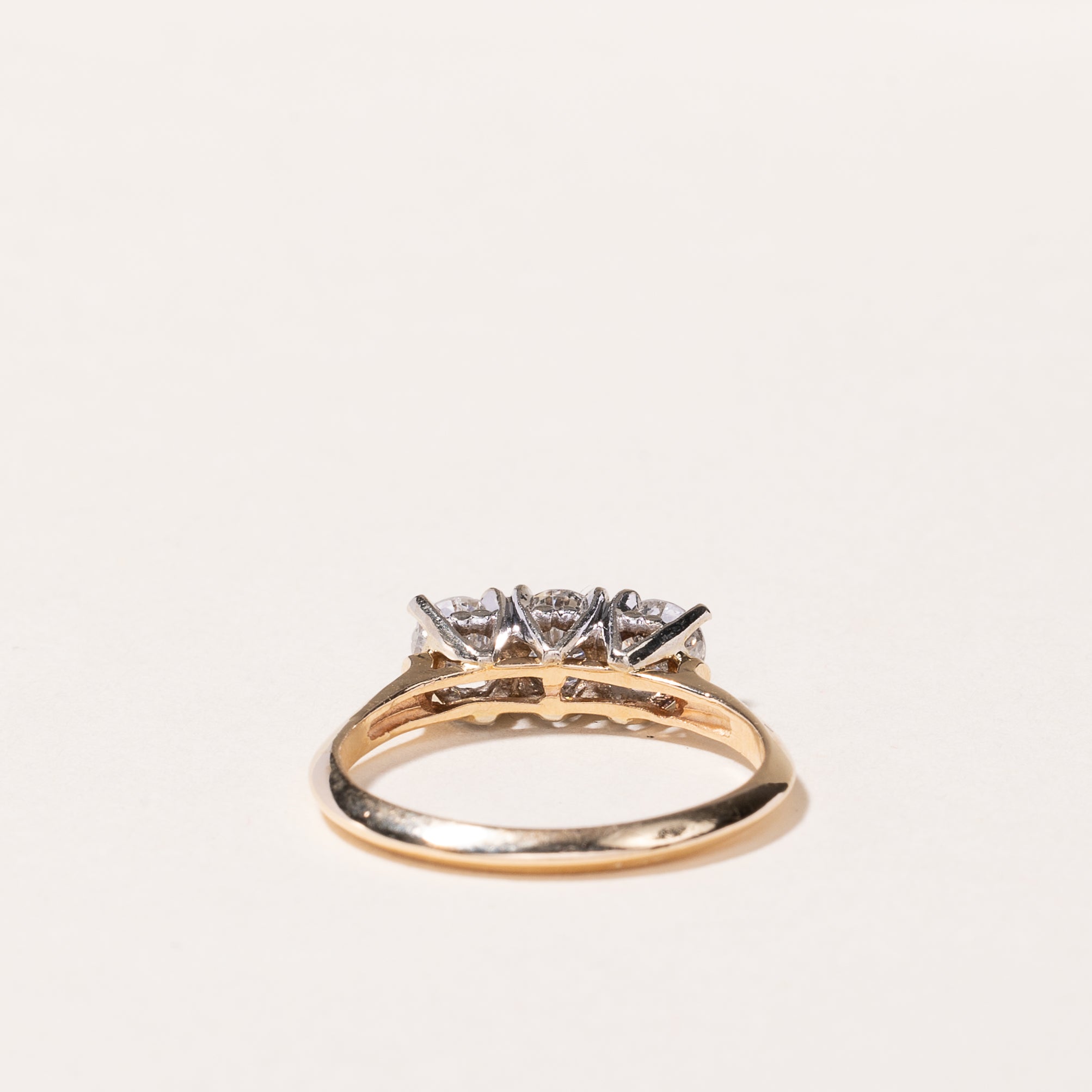 Bague trois diamants en or jaune 14 carats | 0,76 ct au total | Taille 6,25