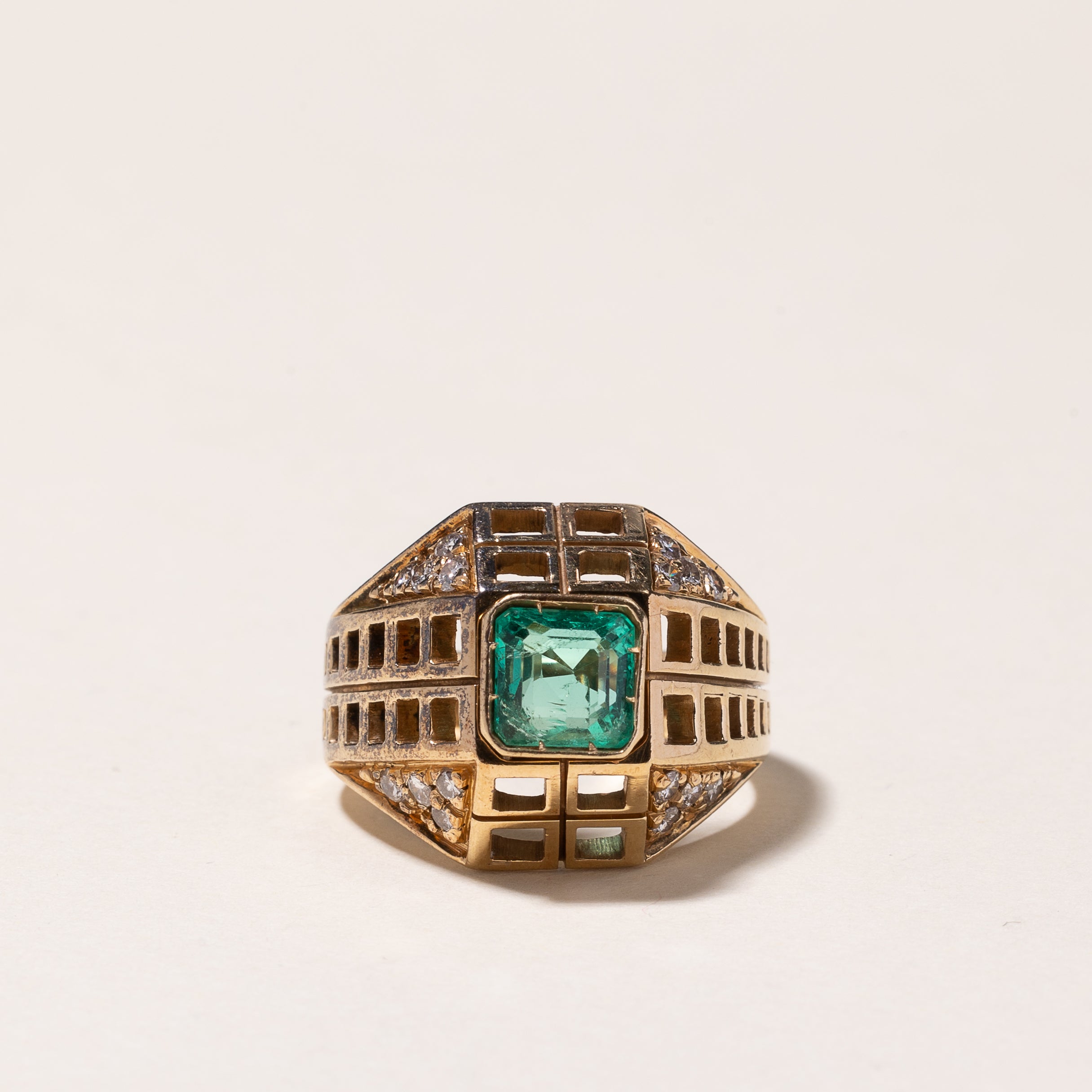 Bague en or jaune 14 carats avec émeraude et diamants | 1,14 ct, 0,30 ct au total | Taille 5