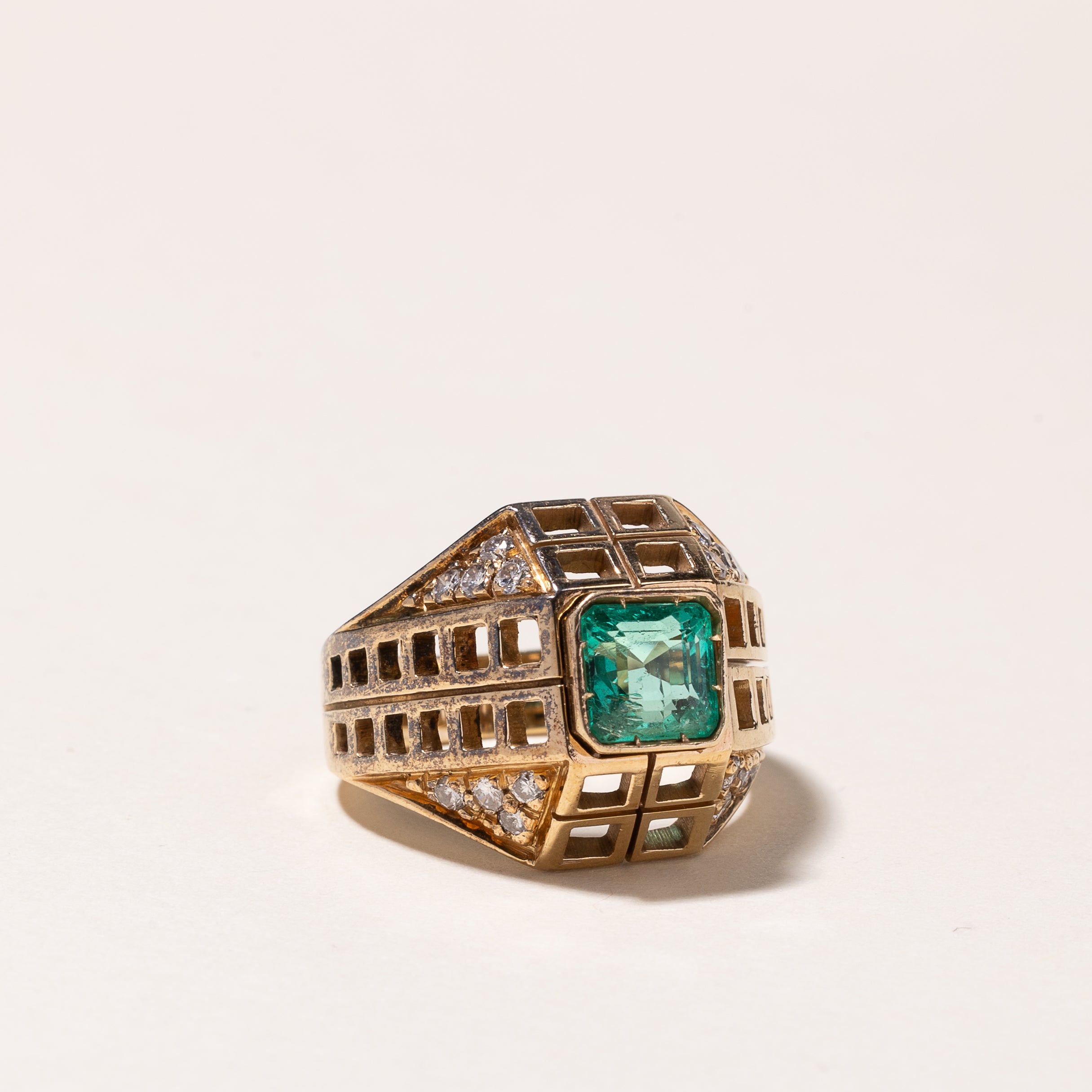 Bague en or jaune 14 carats avec émeraude et diamants | 1,14 ct, 0,30 ct au total | Taille 5